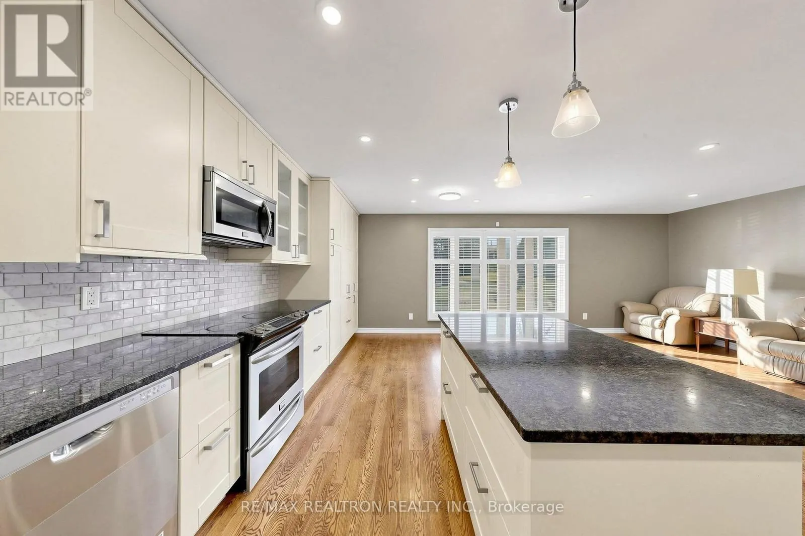 98 THORNCLIFFE STREET