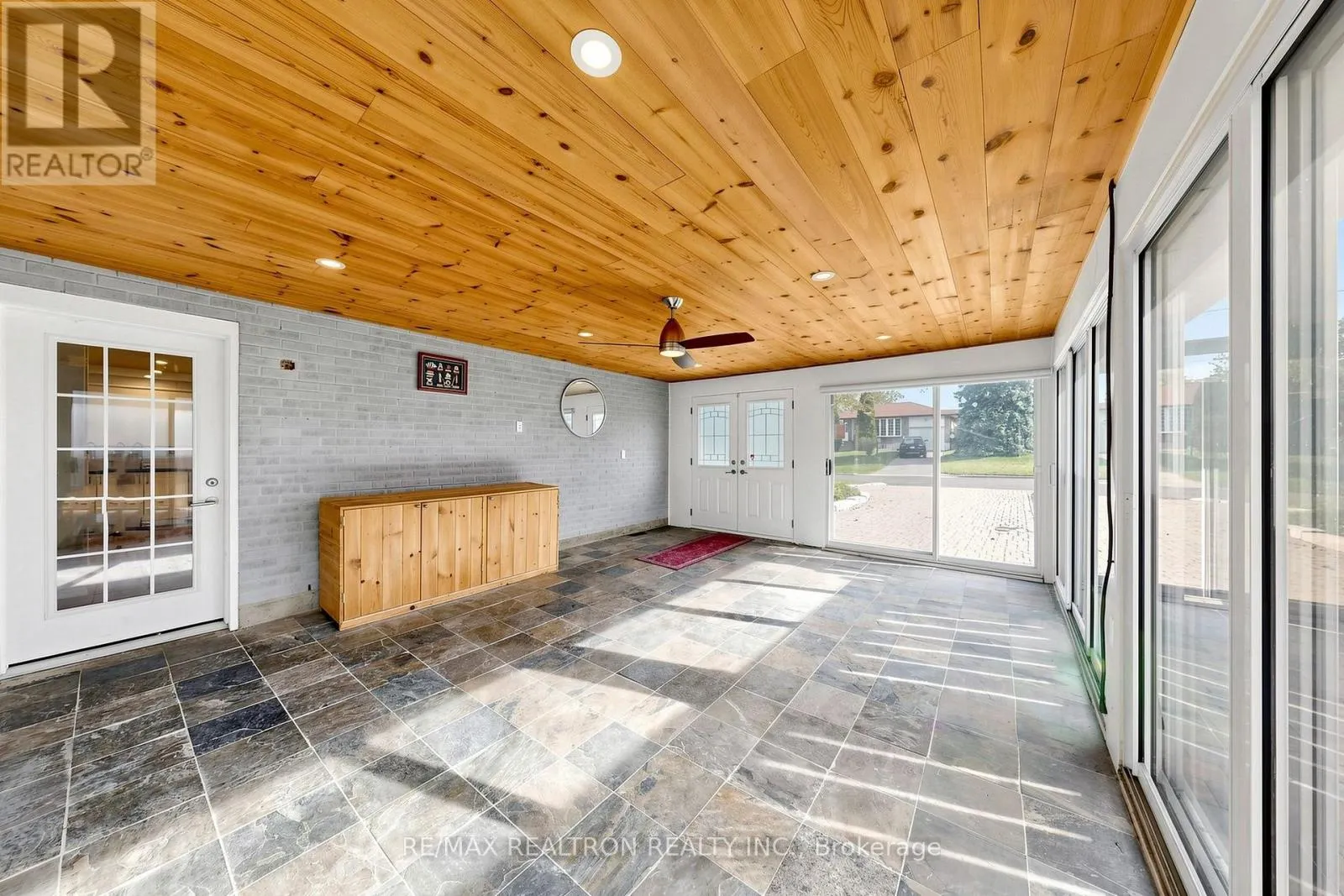98 THORNCLIFFE STREET
