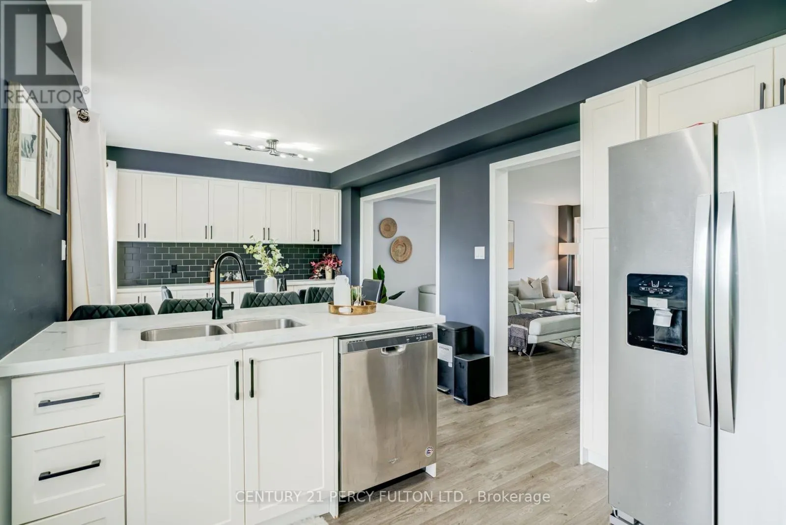 1842 DALHOUSIE CRESCENT