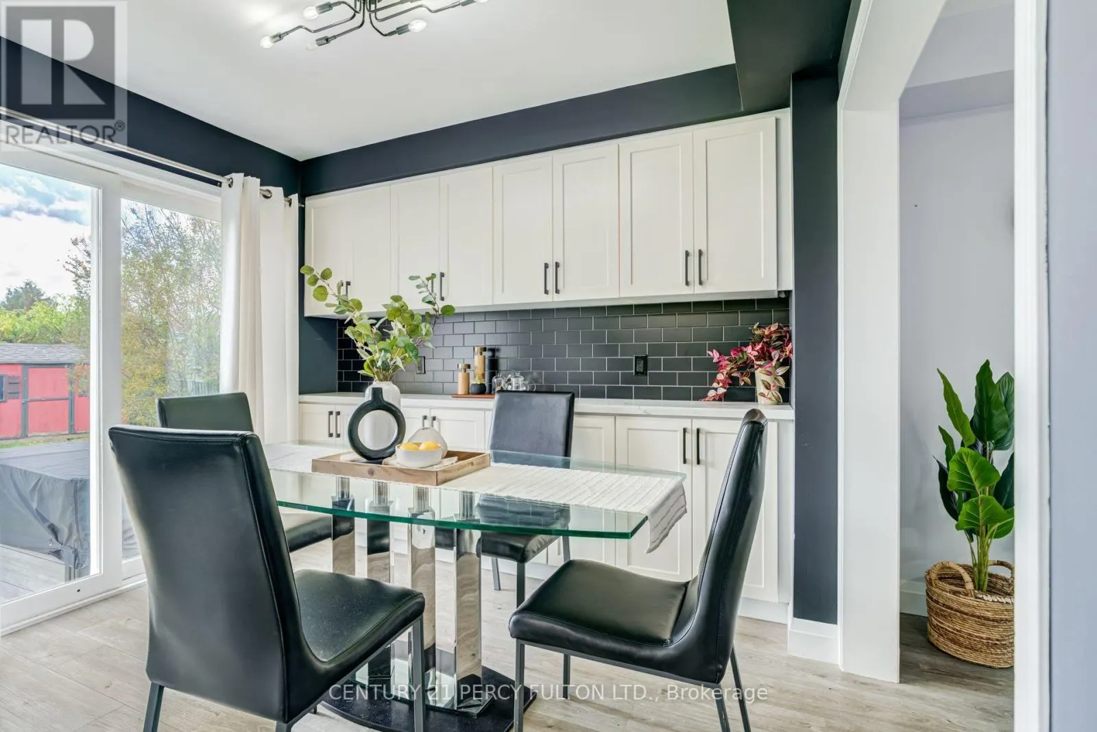 1842 DALHOUSIE CRESCENT