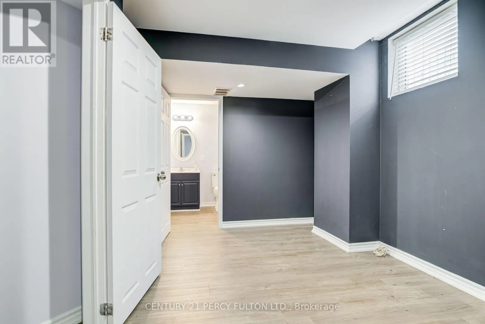 1842 DALHOUSIE CRESCENT