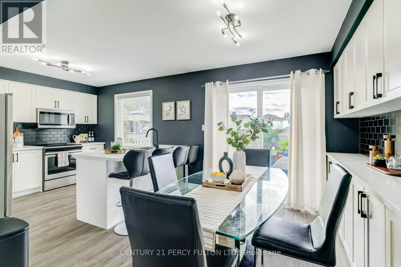1842 DALHOUSIE CRESCENT