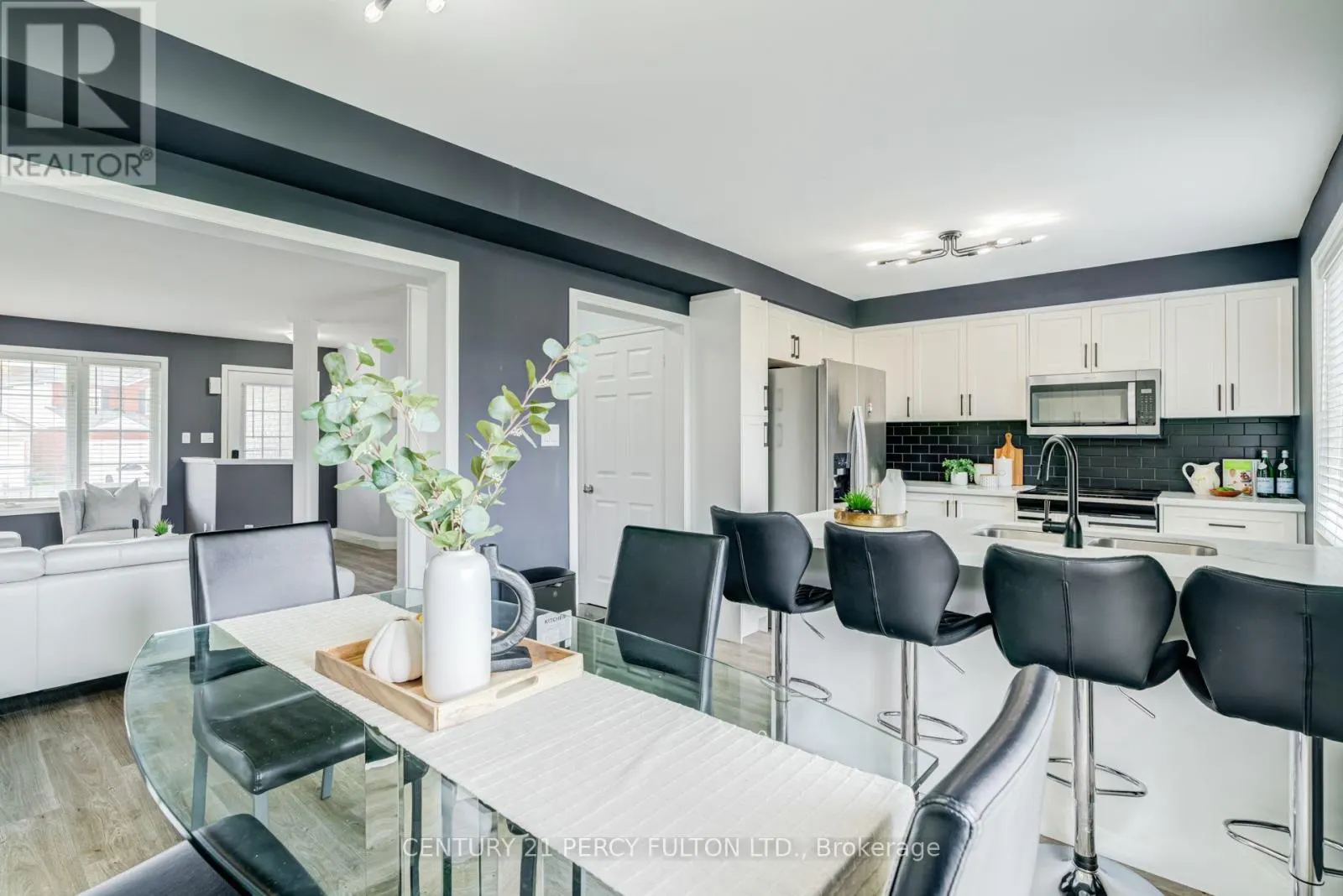 1842 DALHOUSIE CRESCENT
