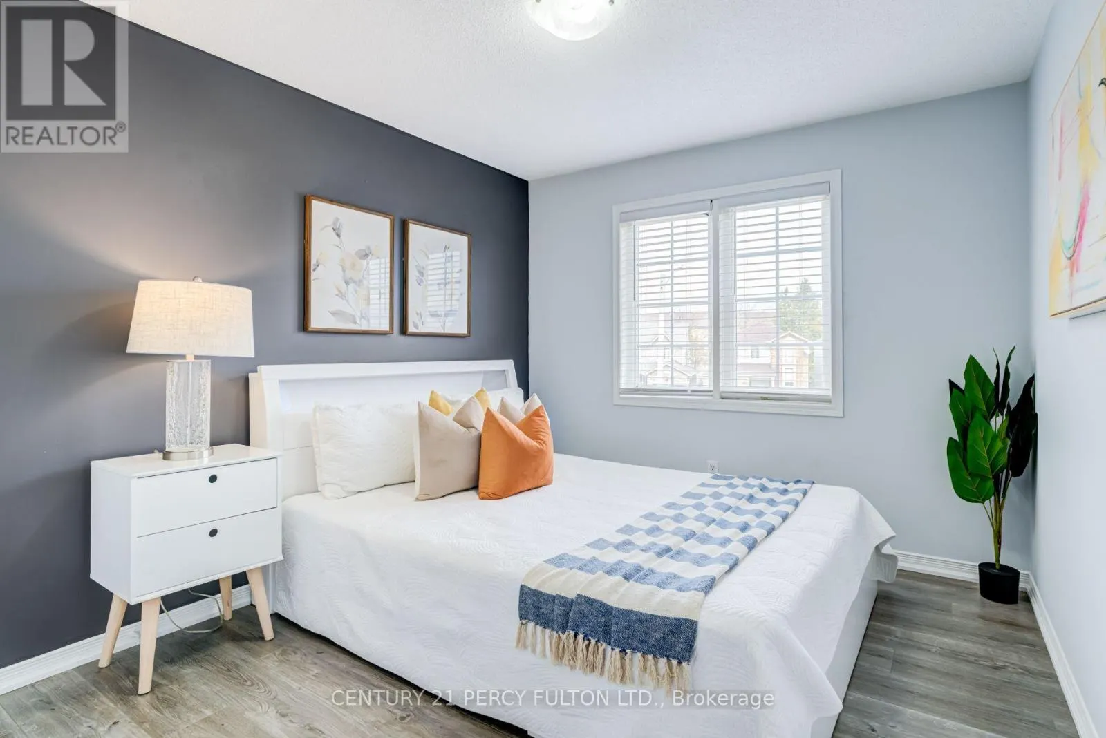 1842 DALHOUSIE CRESCENT
