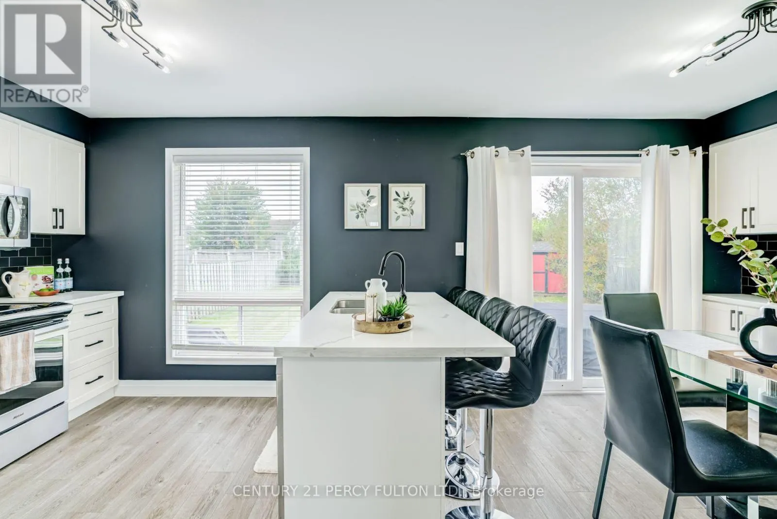 1842 DALHOUSIE CRESCENT