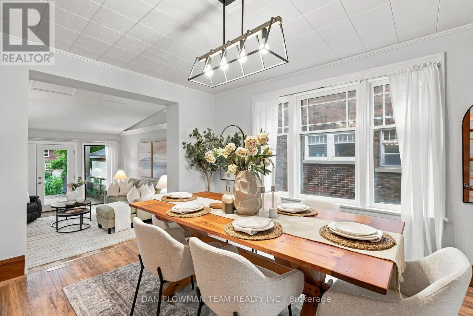307 WILLIAM STREET E