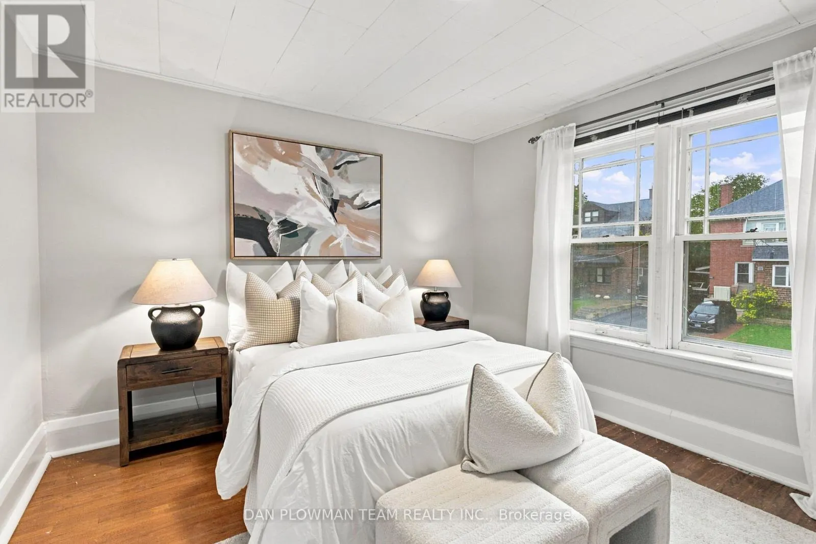 307 WILLIAM STREET E