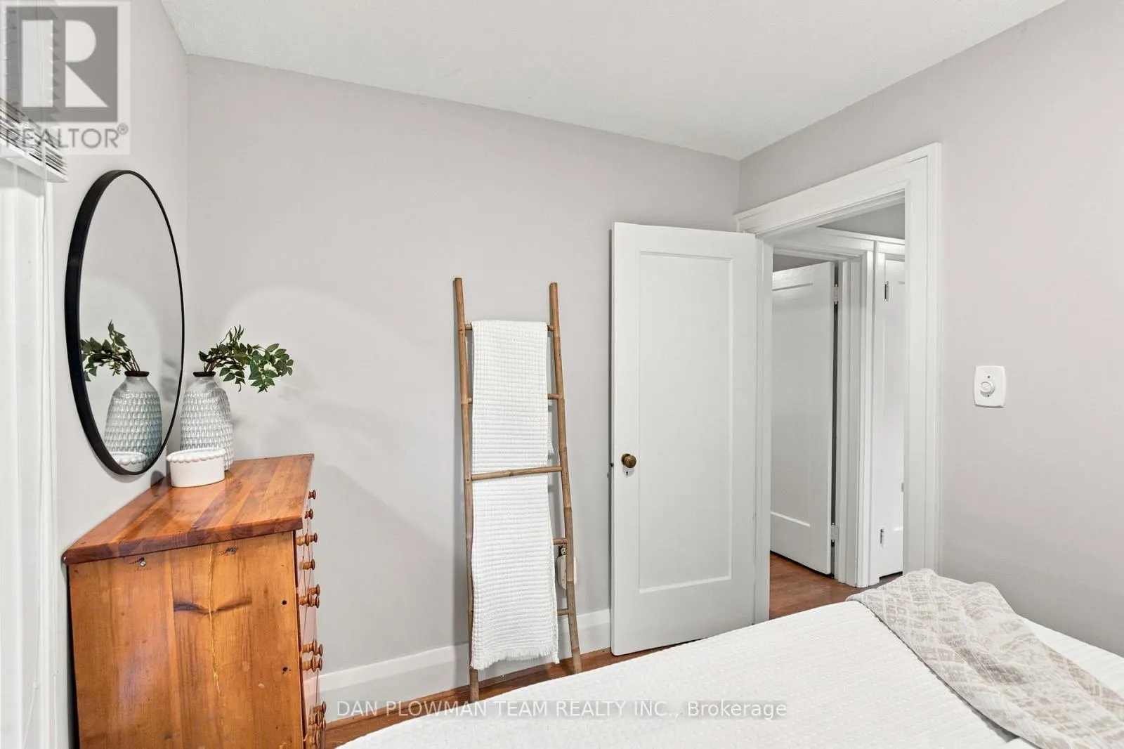 307 WILLIAM STREET E
