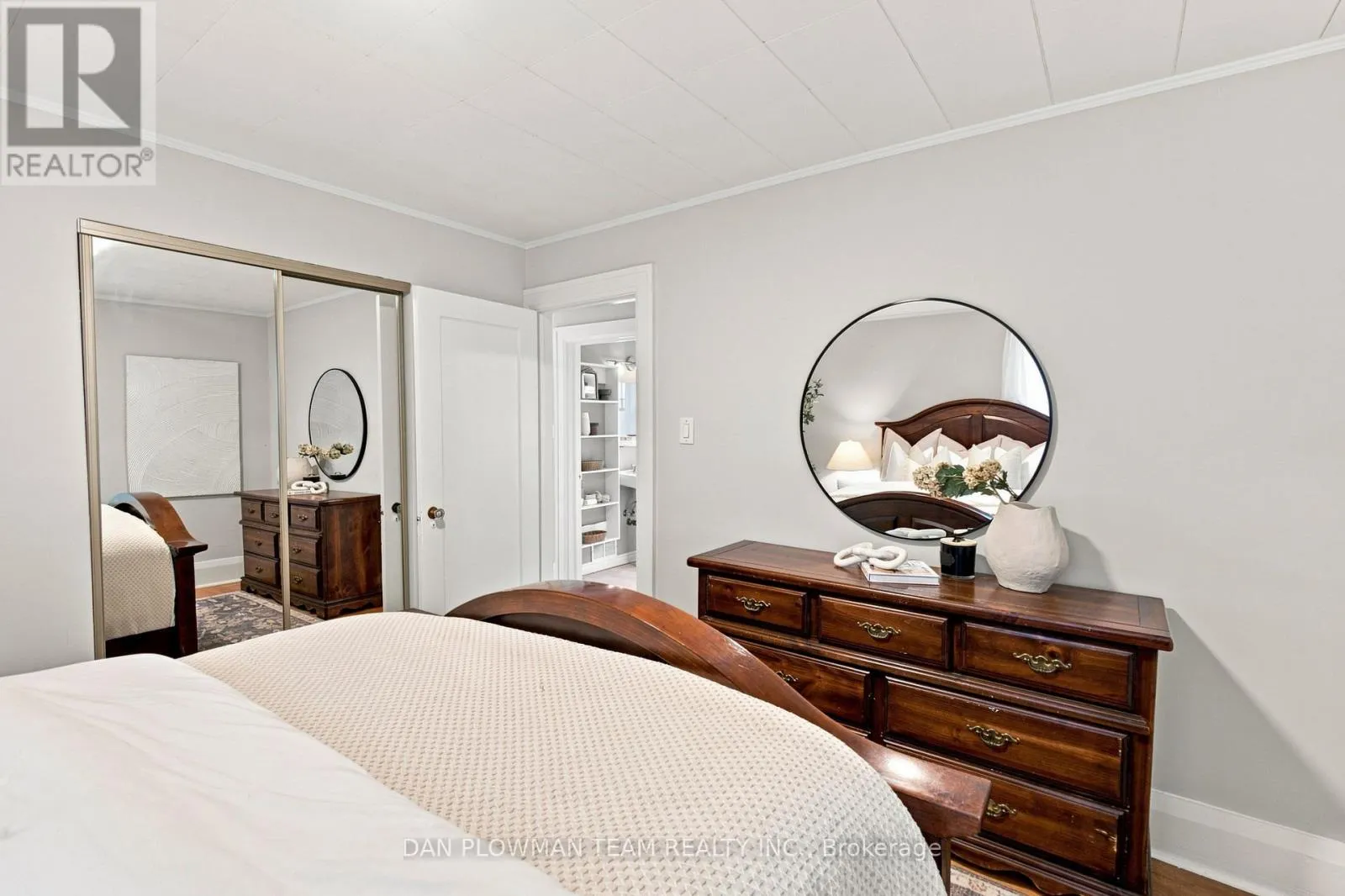 307 WILLIAM STREET E