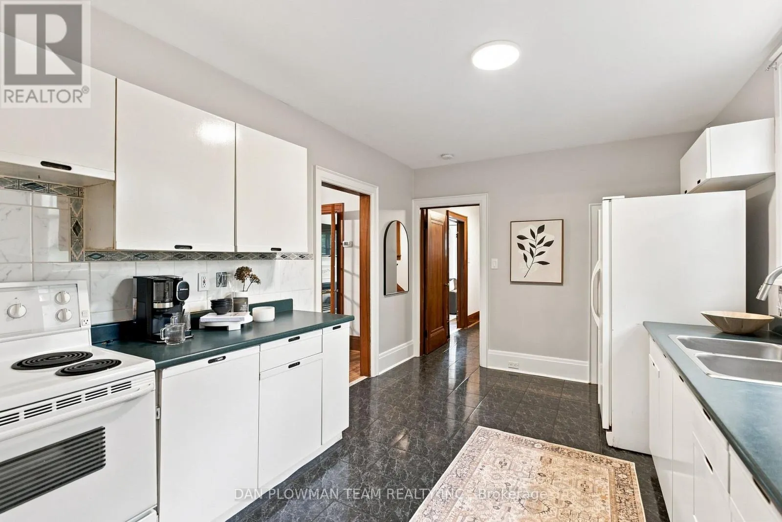 307 WILLIAM STREET E