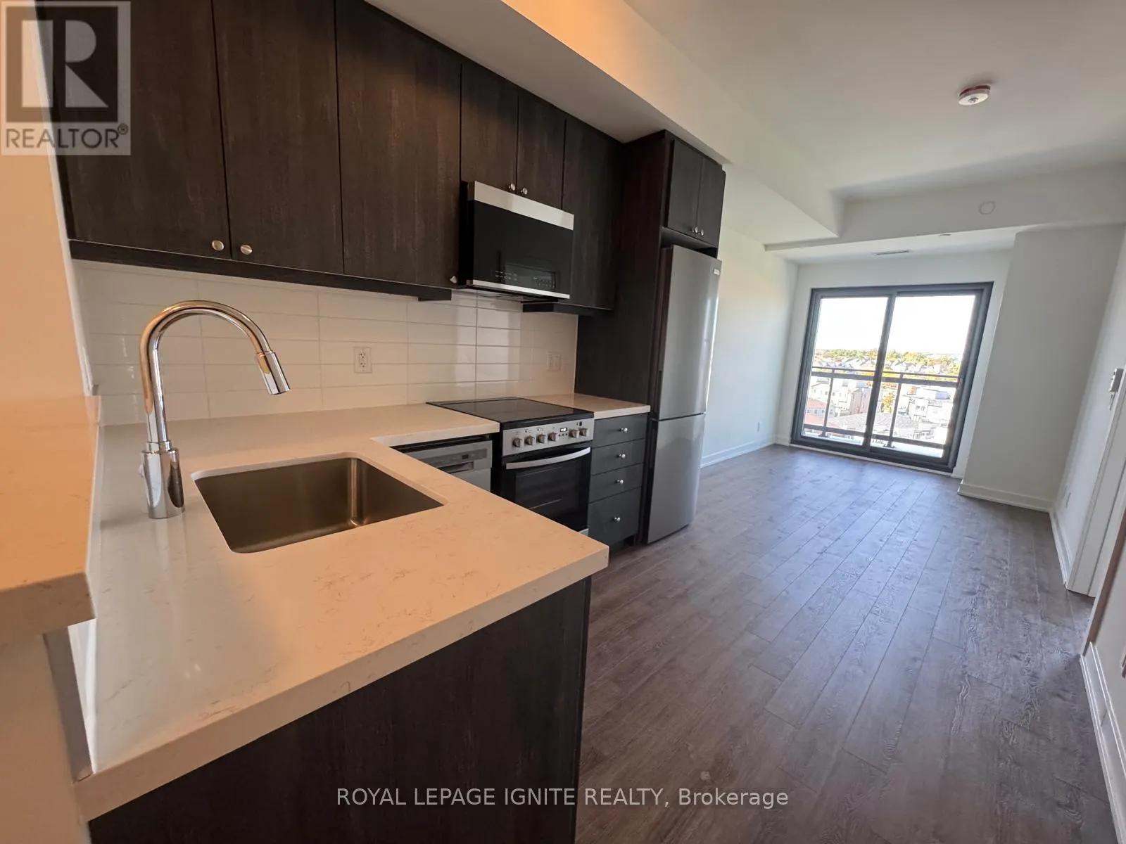 810 - 51 CLARINGTON BOULEVARD
