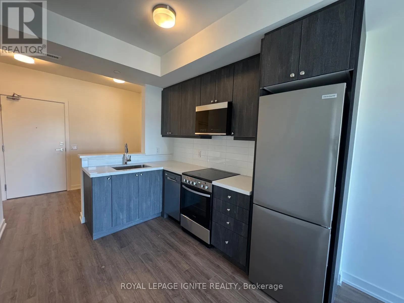 810 - 51 CLARINGTON BOULEVARD