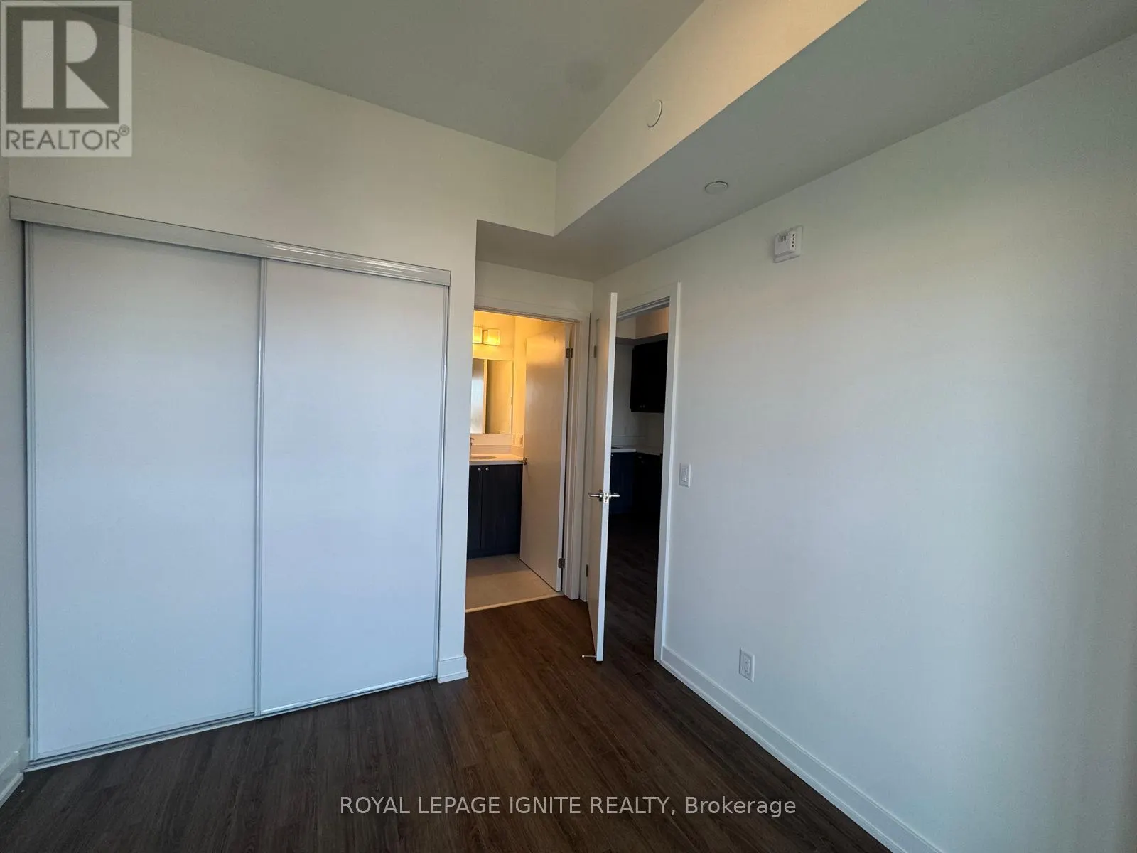 810 - 51 CLARINGTON BOULEVARD