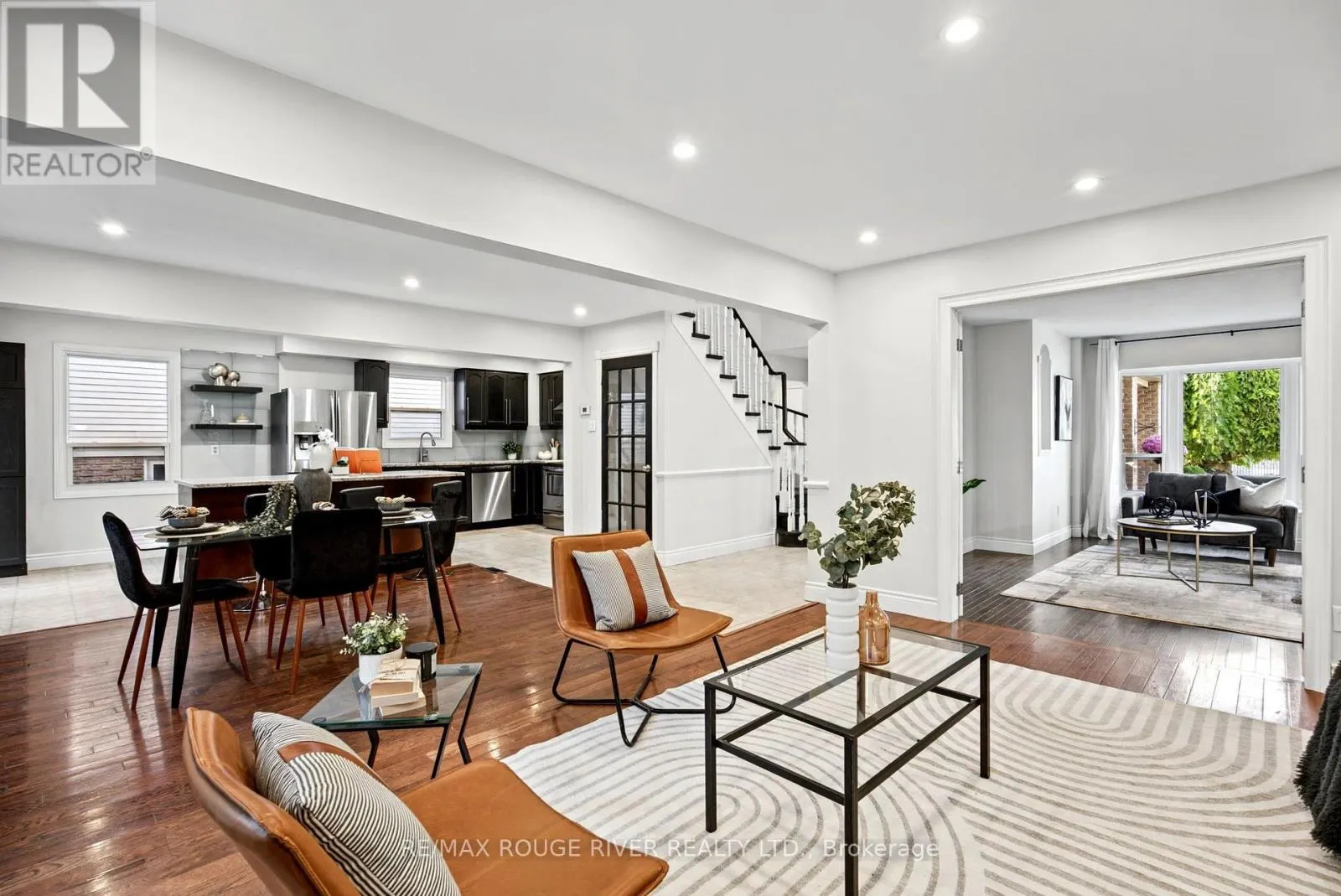 7 GREENVIEW COURT