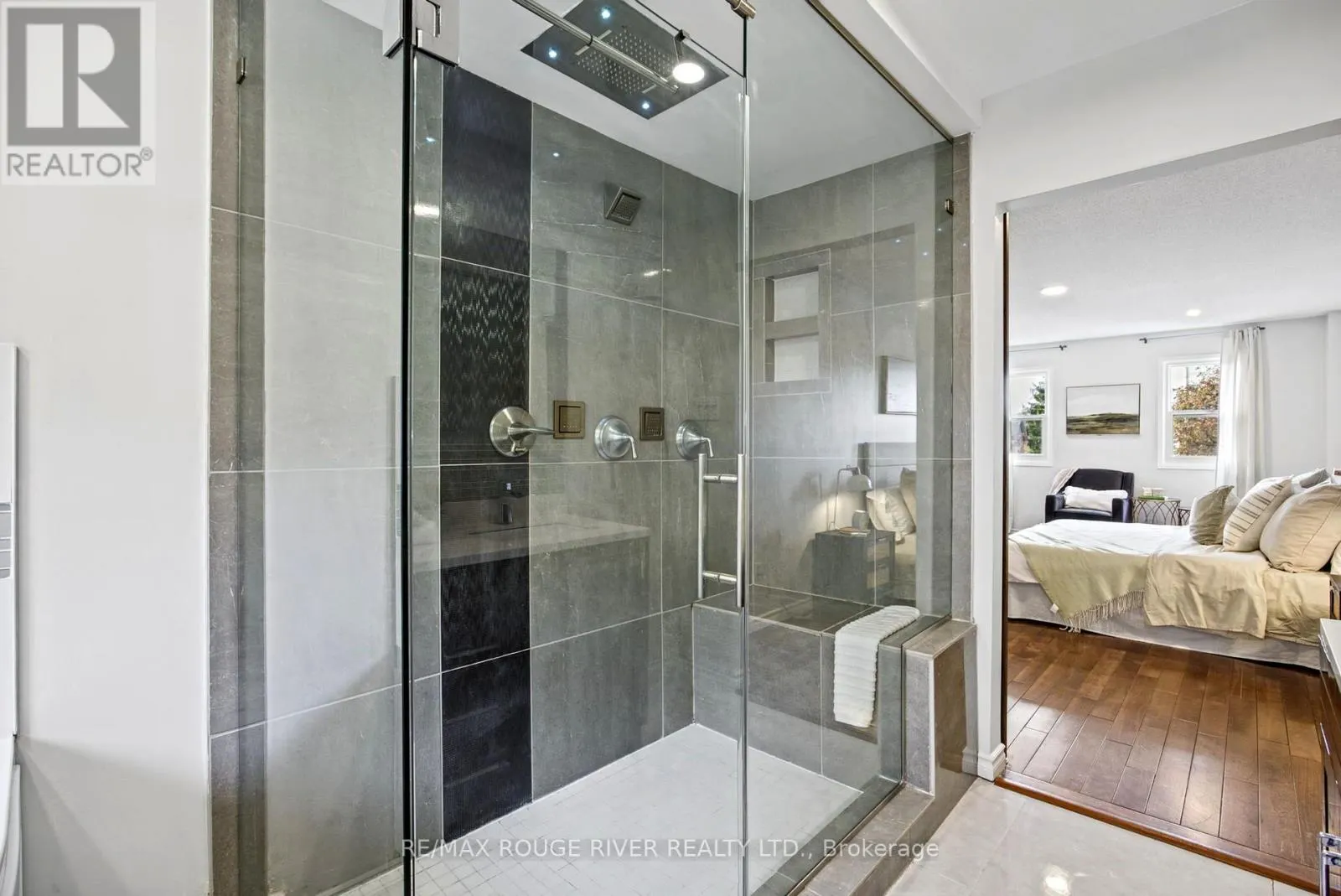 7 GREENVIEW COURT