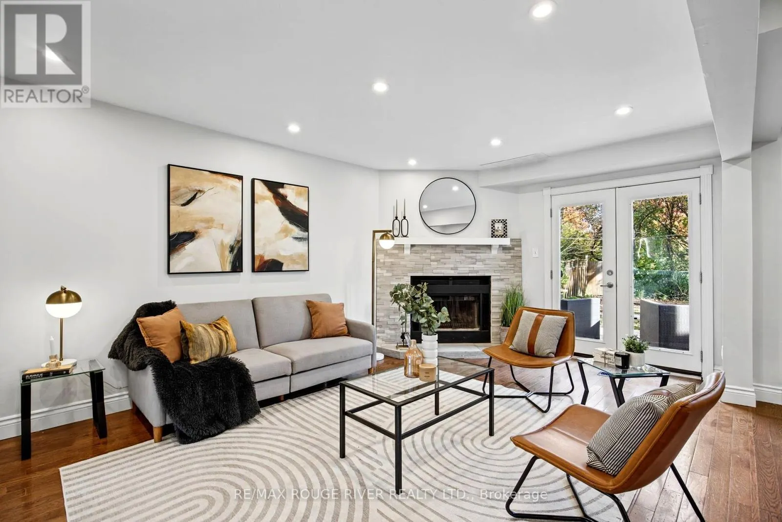 7 GREENVIEW COURT
