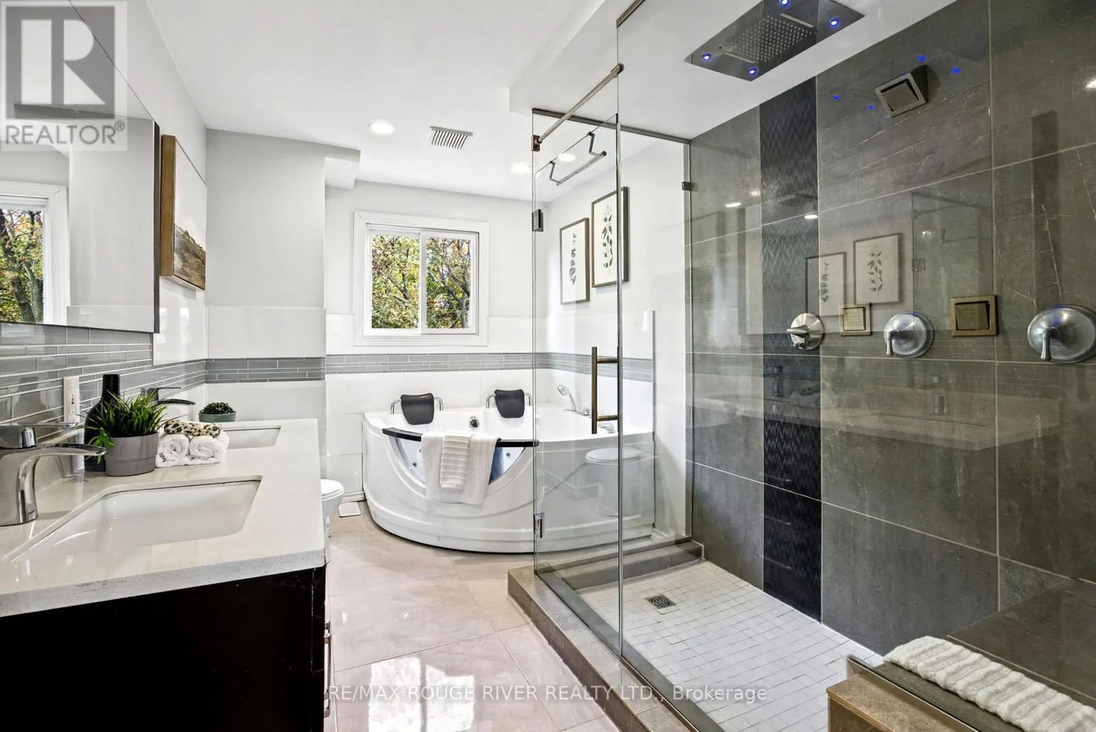 7 GREENVIEW COURT
