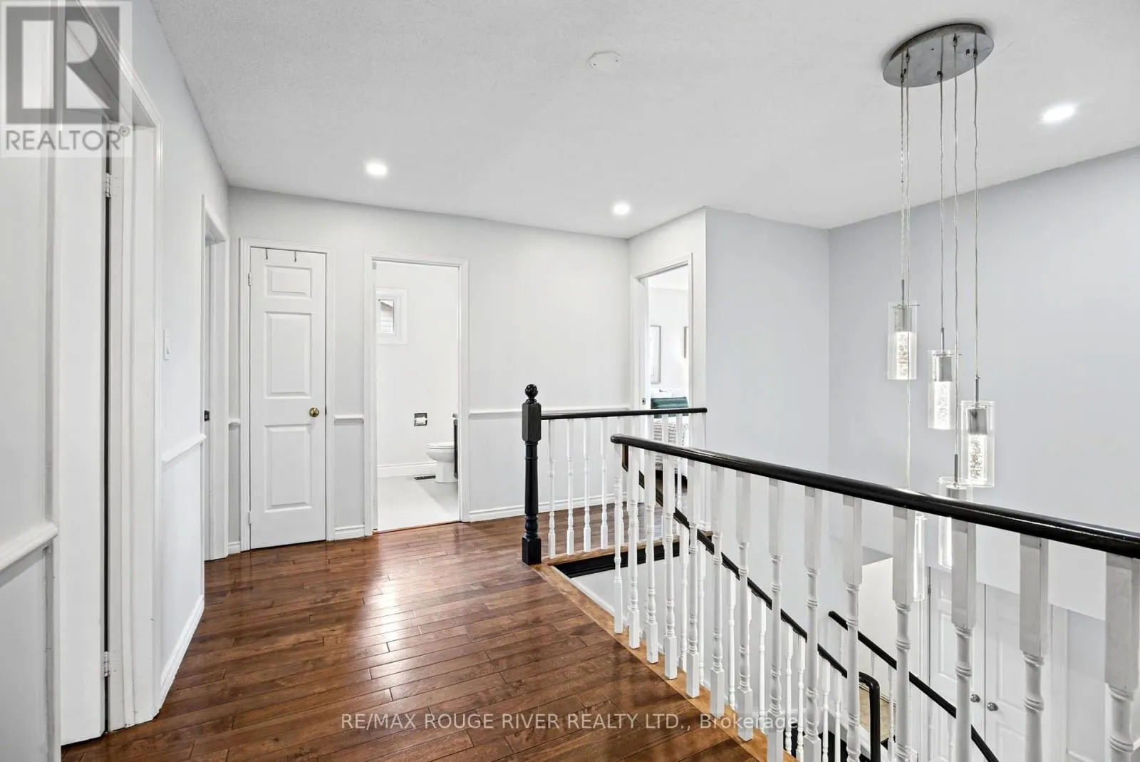 7 GREENVIEW COURT
