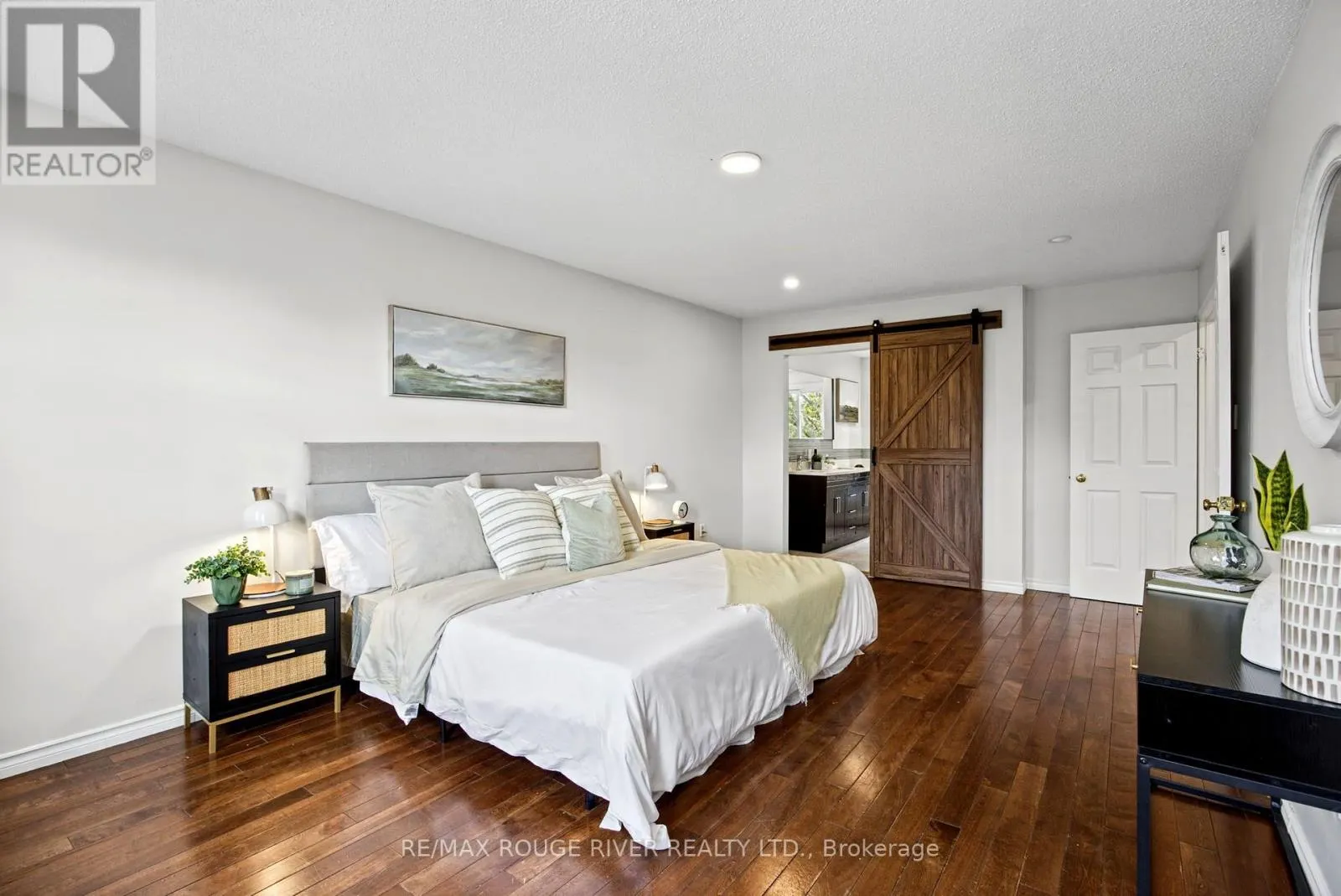 7 GREENVIEW COURT