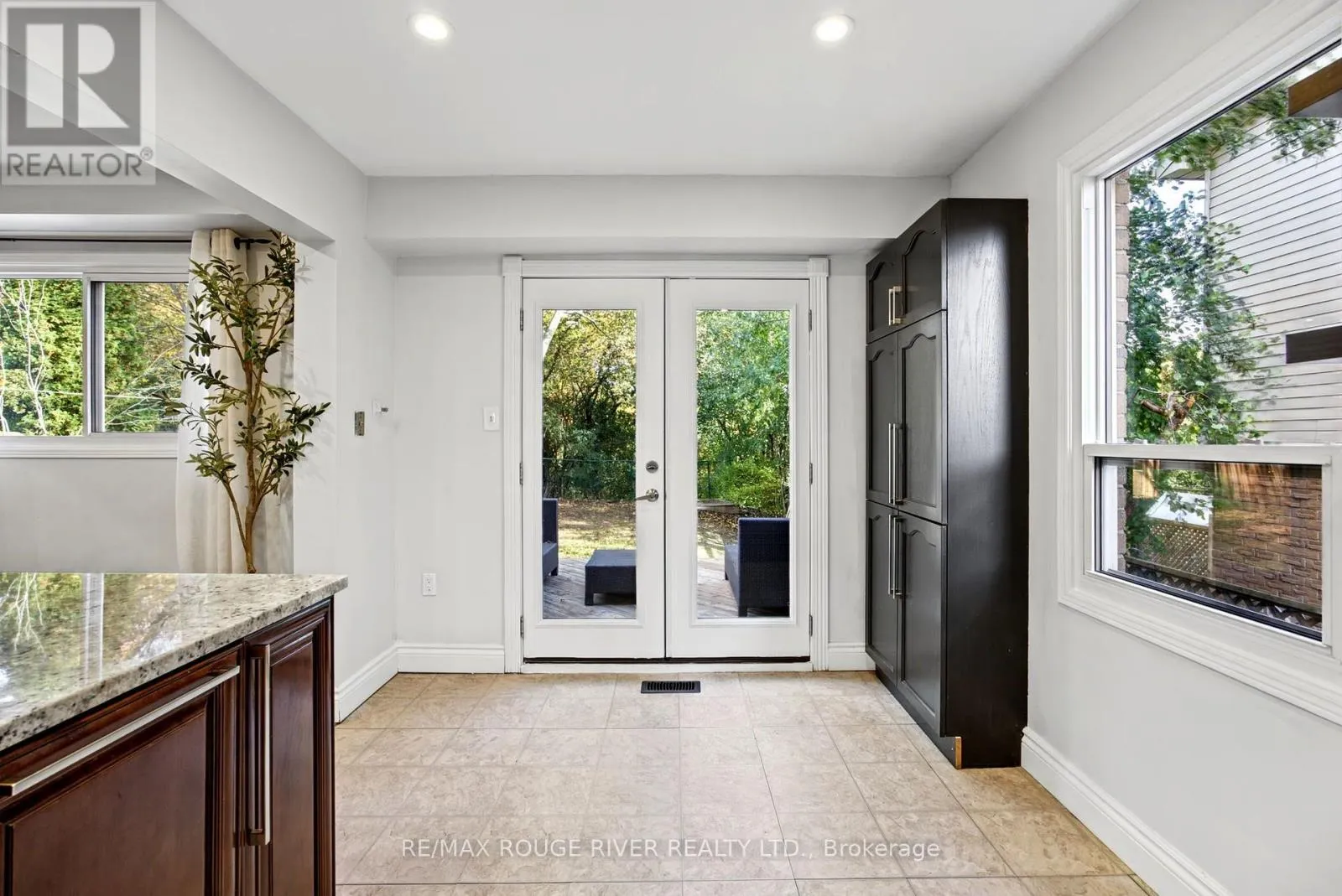 7 GREENVIEW COURT