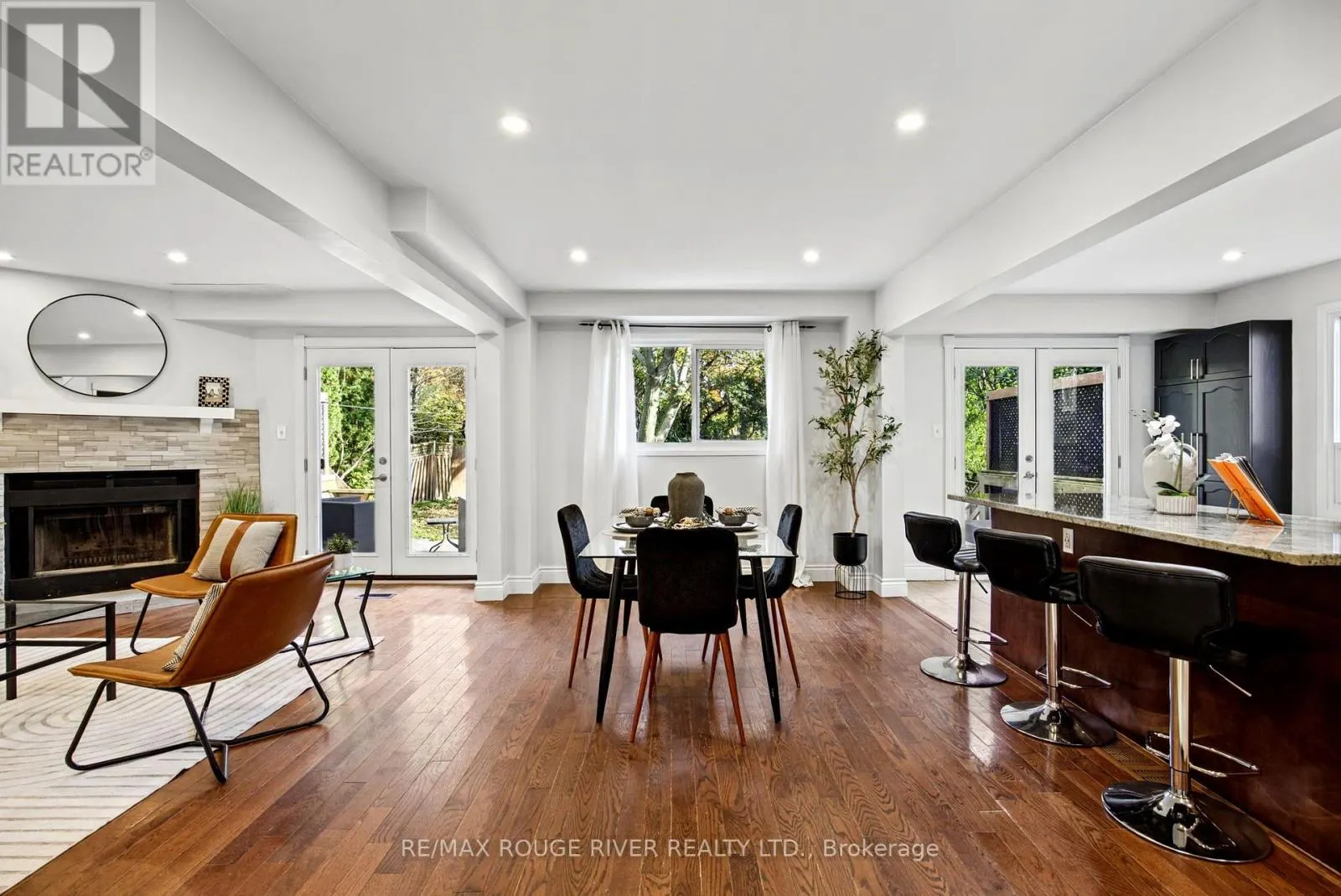 7 GREENVIEW COURT
