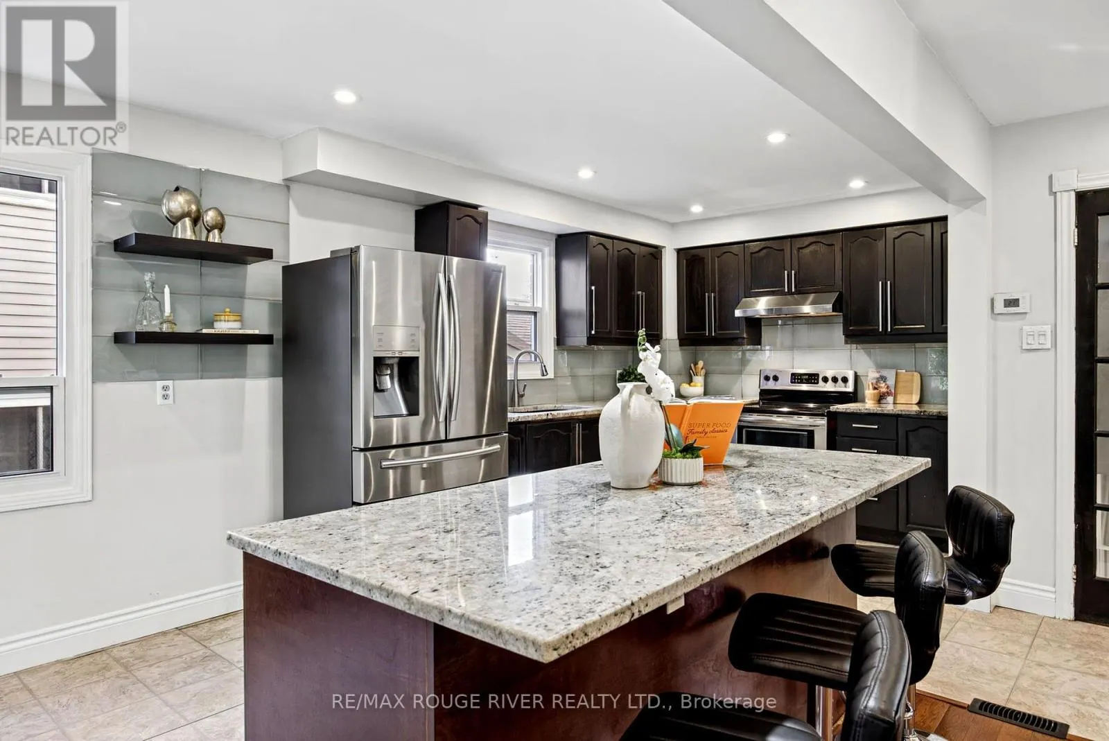 7 GREENVIEW COURT