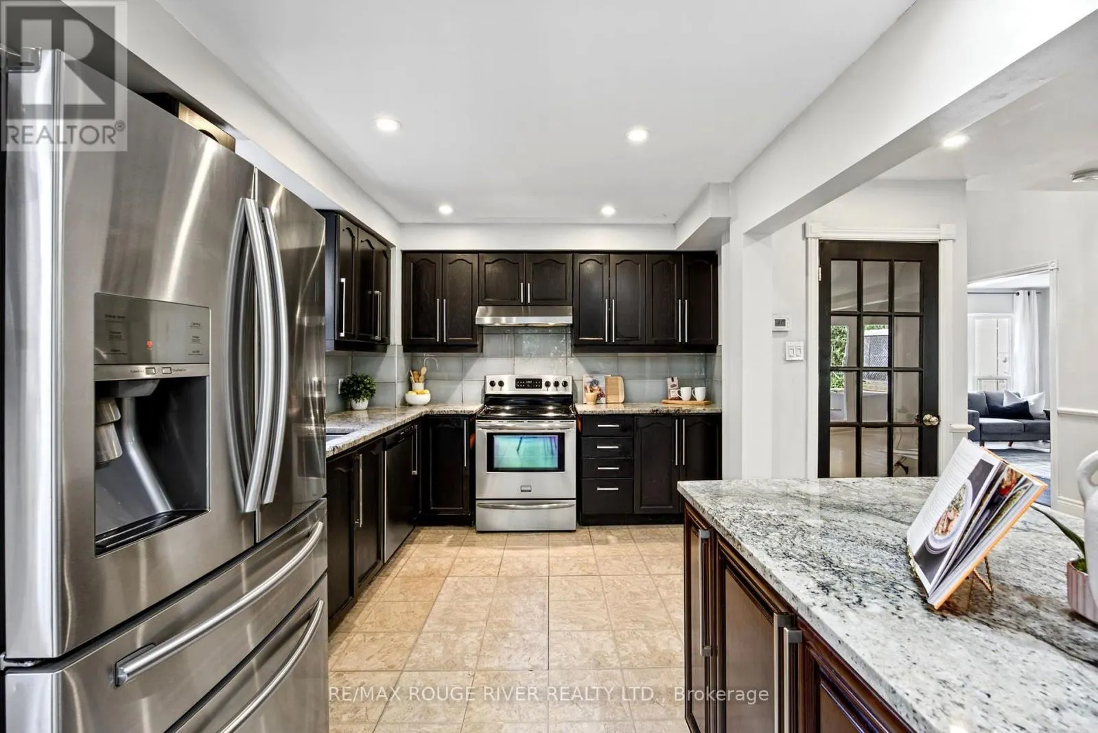 7 GREENVIEW COURT