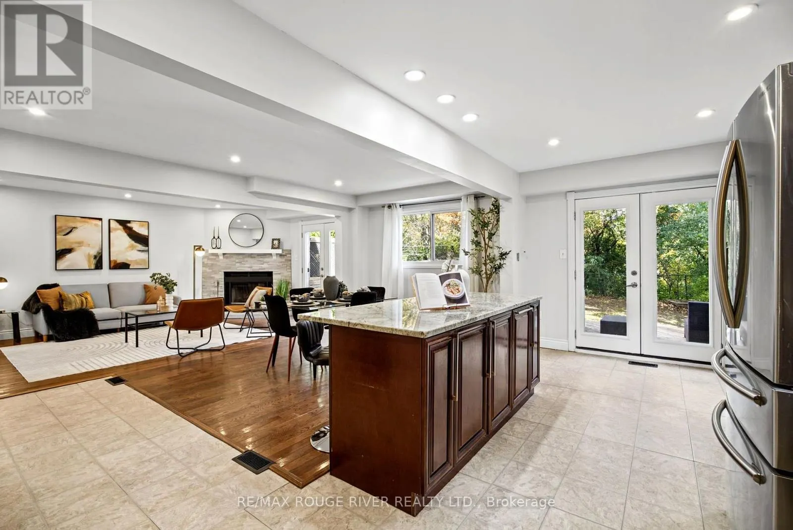 7 GREENVIEW COURT