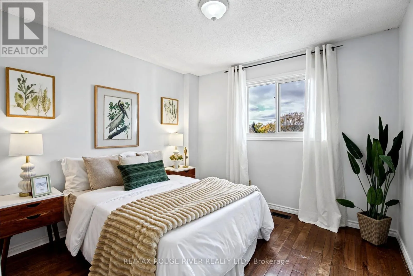 7 GREENVIEW COURT