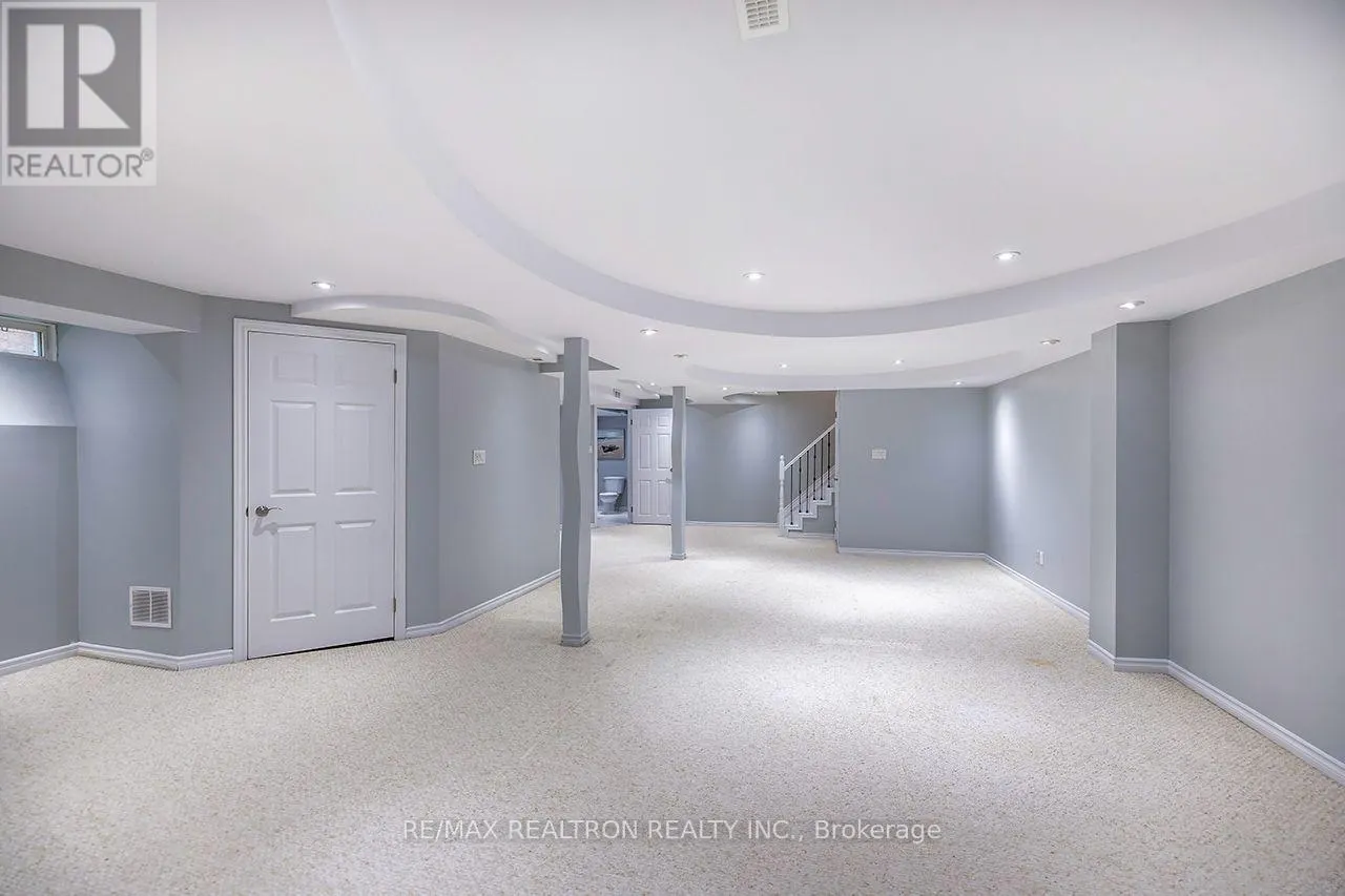 82 BEACHGROVE CRESCENT