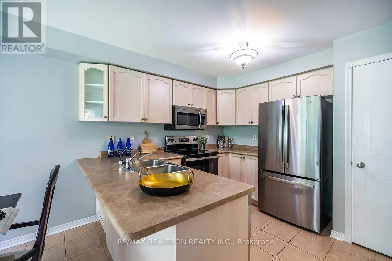 82 BEACHGROVE CRESCENT