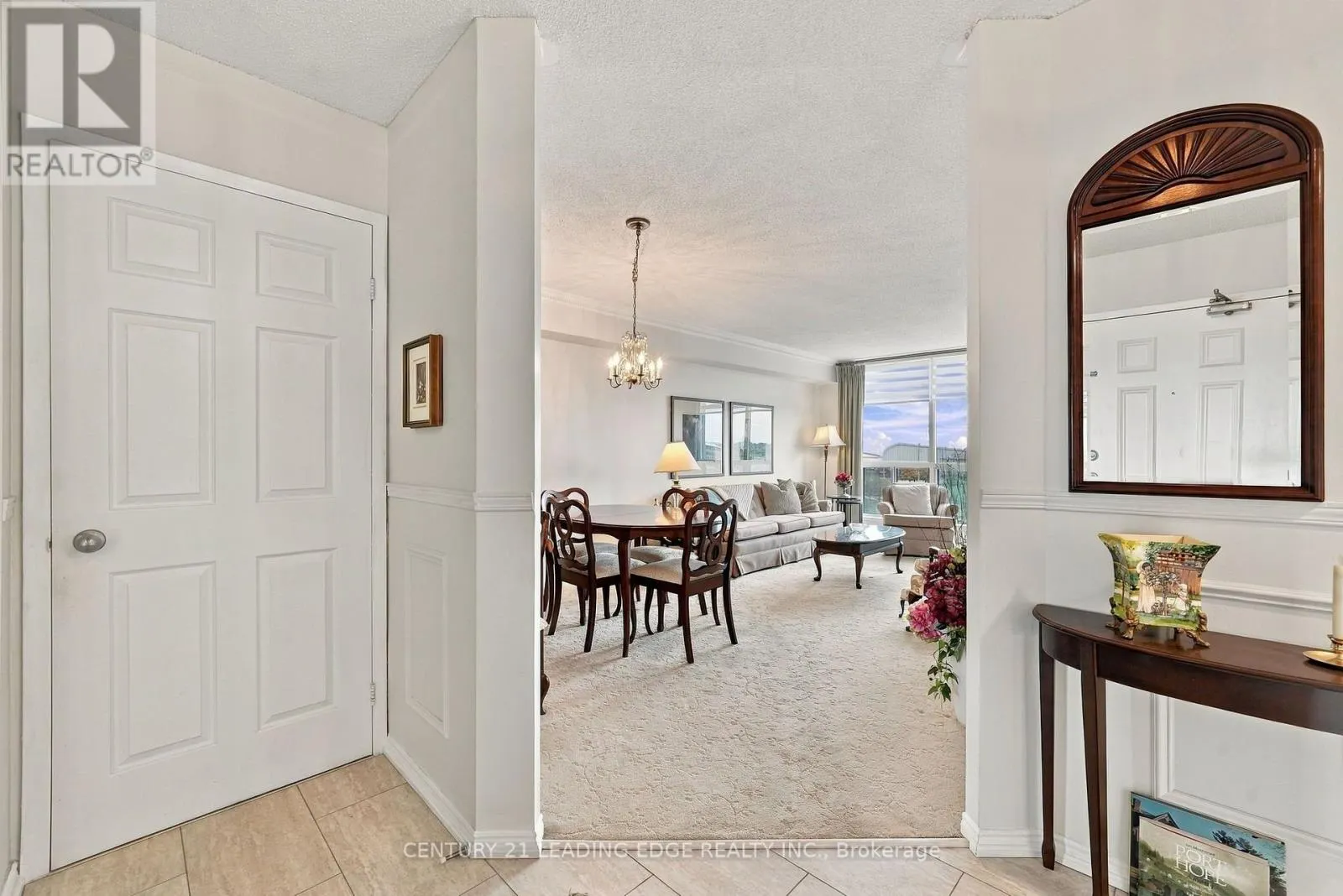 611 - 360 WATSON STREET W