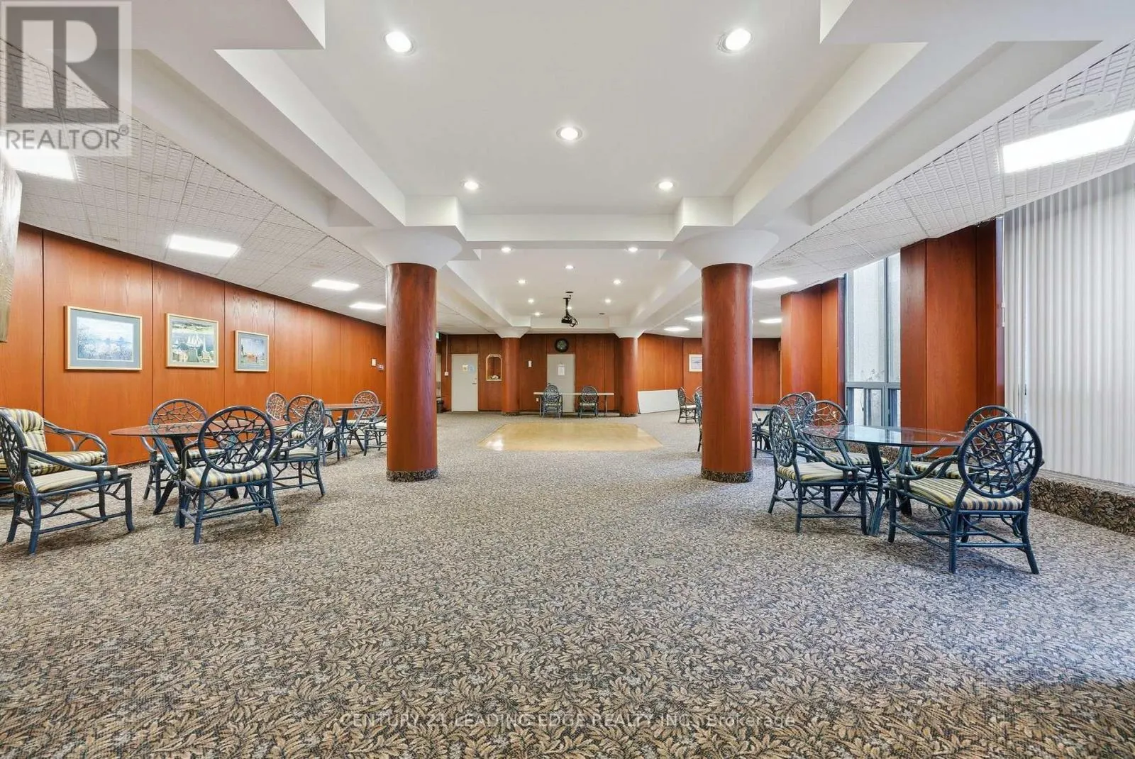 611 - 360 WATSON STREET W