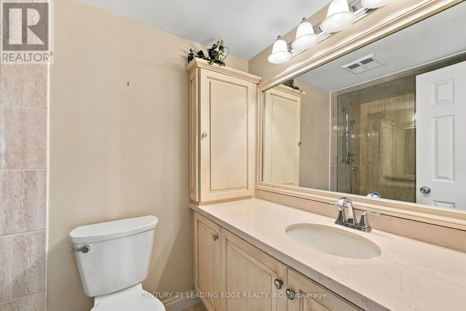 611 - 360 WATSON STREET W