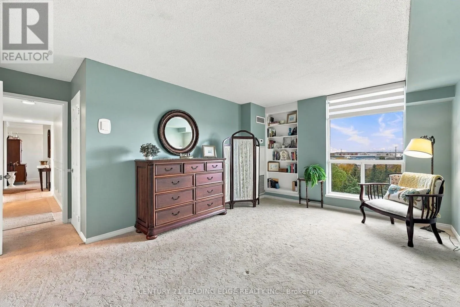 611 - 360 WATSON STREET W
