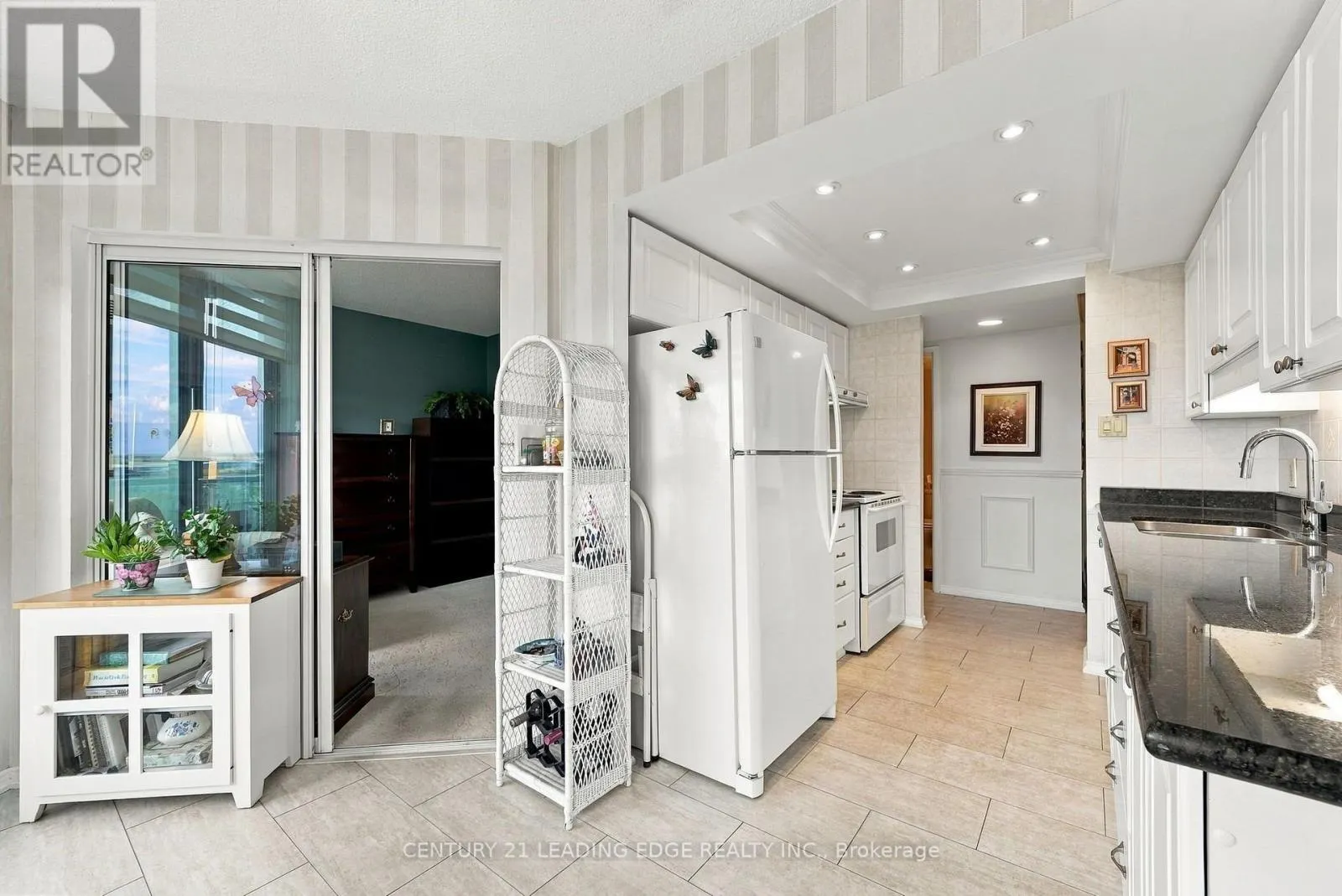 611 - 360 WATSON STREET W