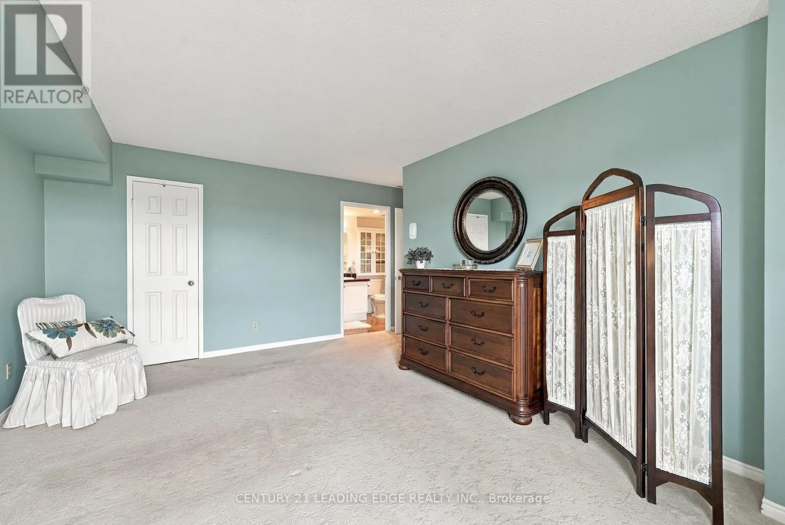 611 - 360 WATSON STREET W