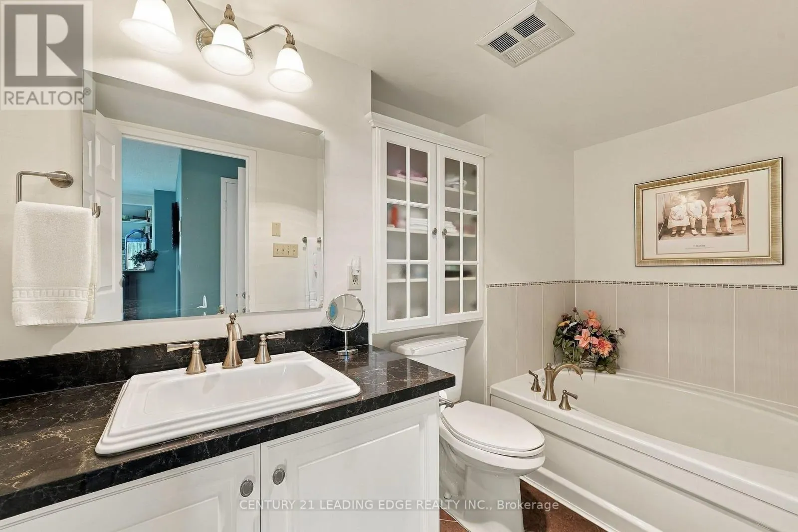 611 - 360 WATSON STREET W