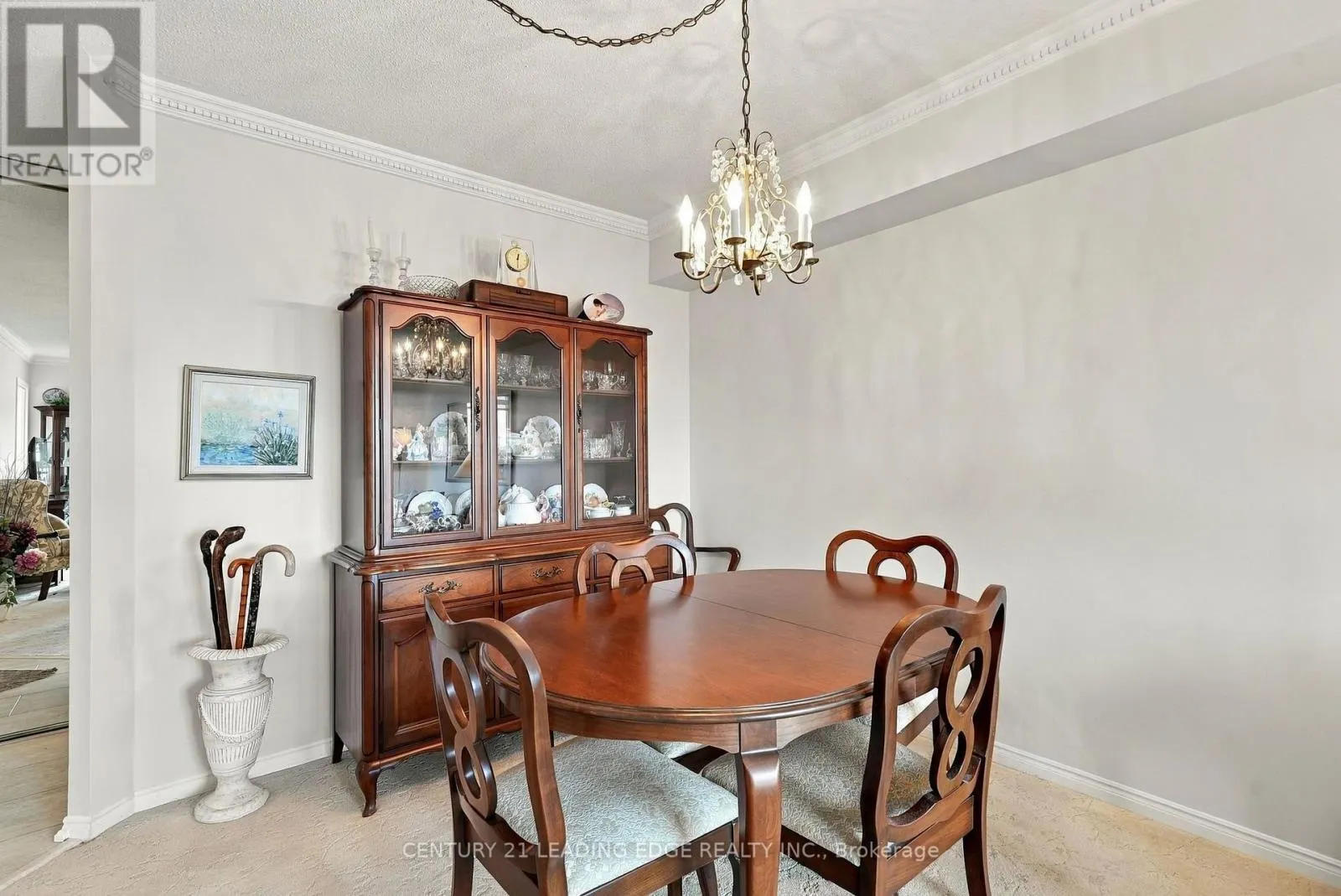 611 - 360 WATSON STREET W