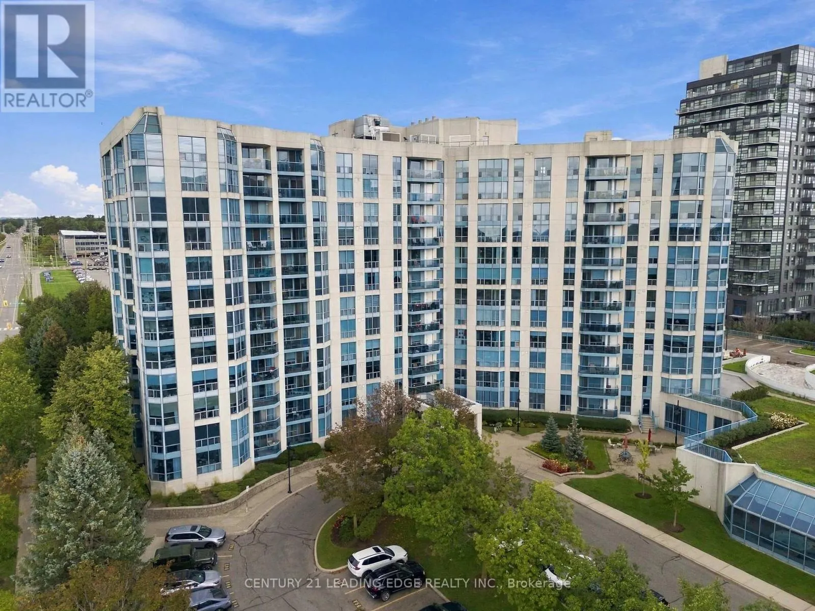611 - 360 WATSON STREET W