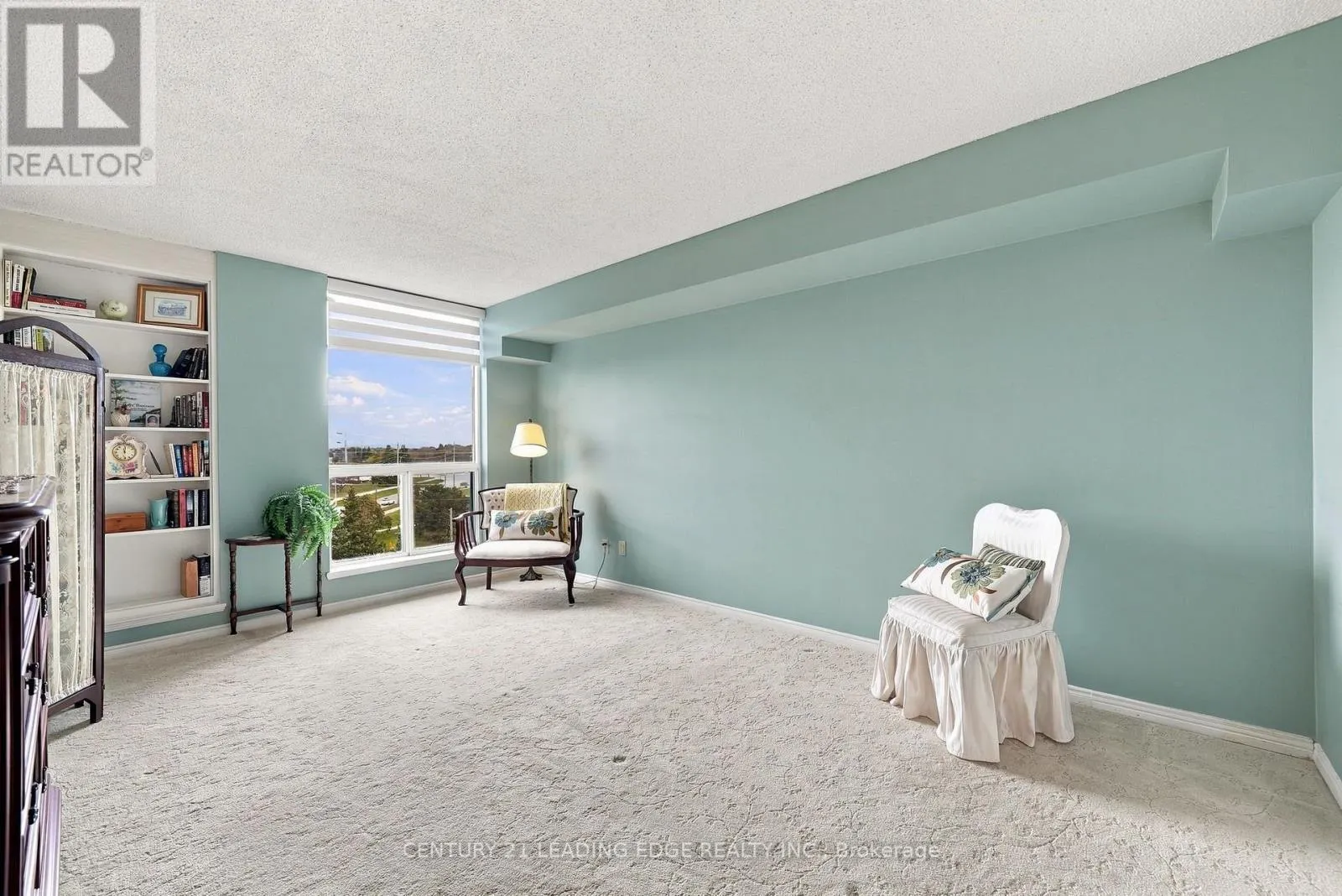 611 - 360 WATSON STREET W
