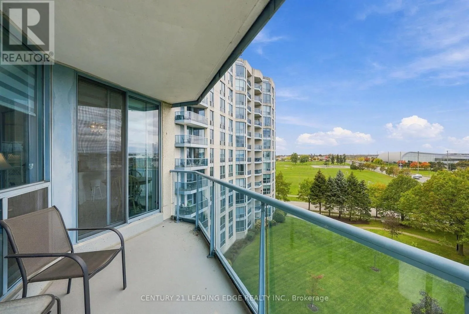 611 - 360 WATSON STREET W