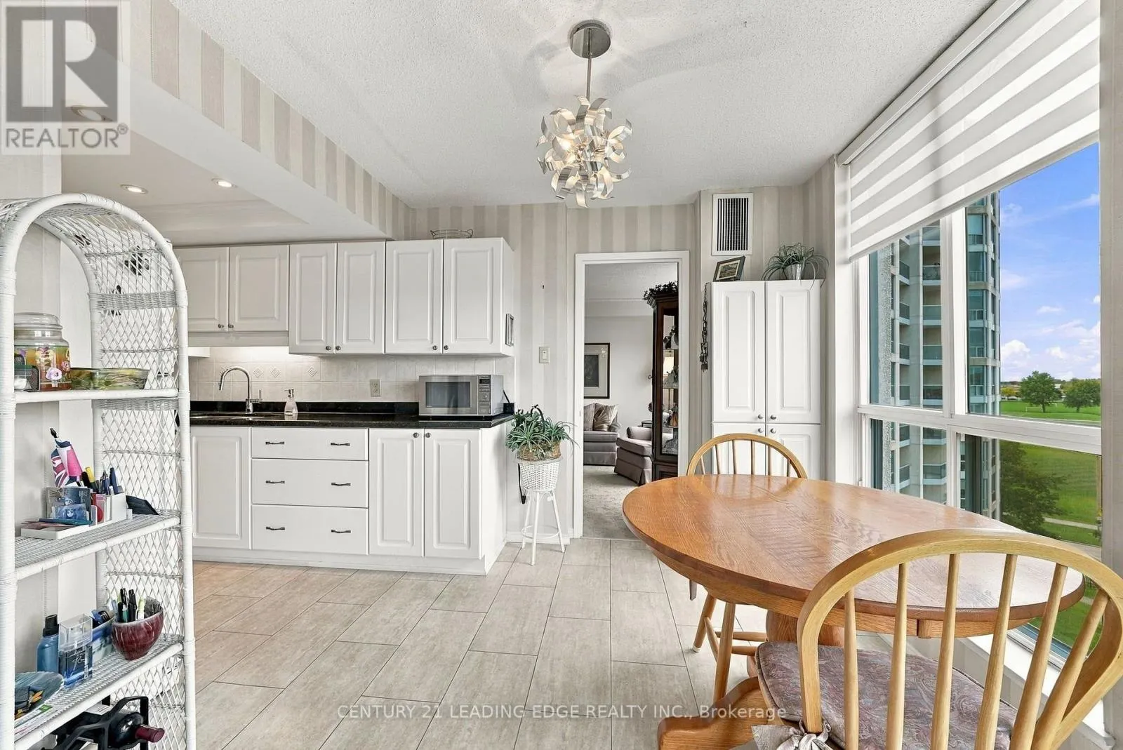 611 - 360 WATSON STREET W