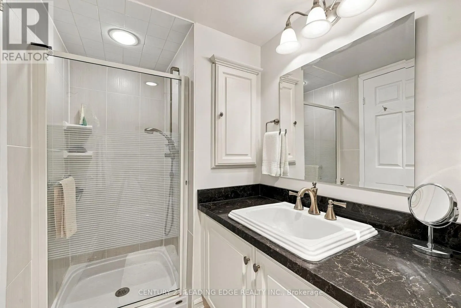 611 - 360 WATSON STREET W