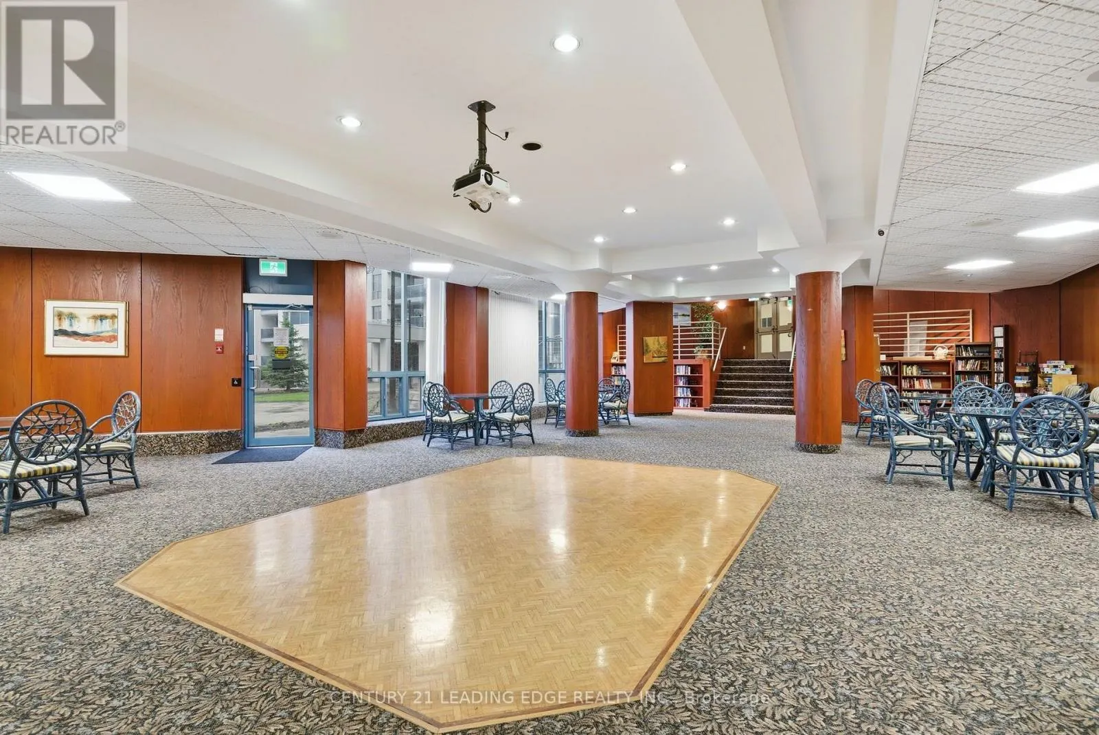 611 - 360 WATSON STREET W