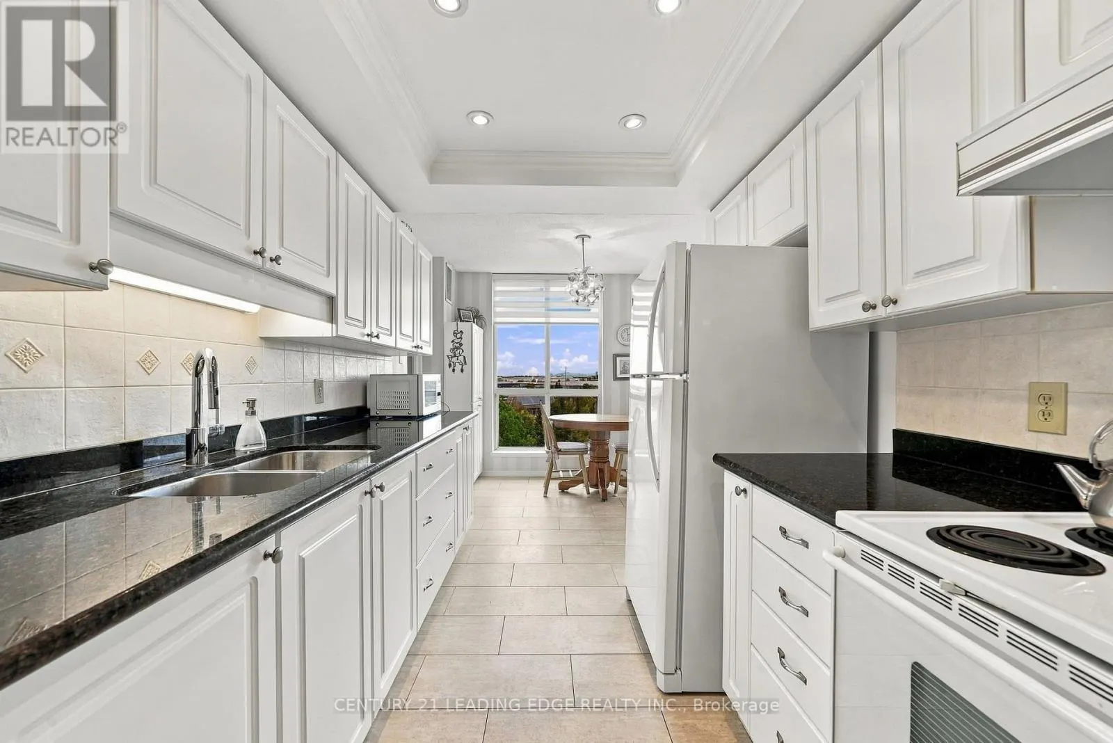 611 - 360 WATSON STREET W