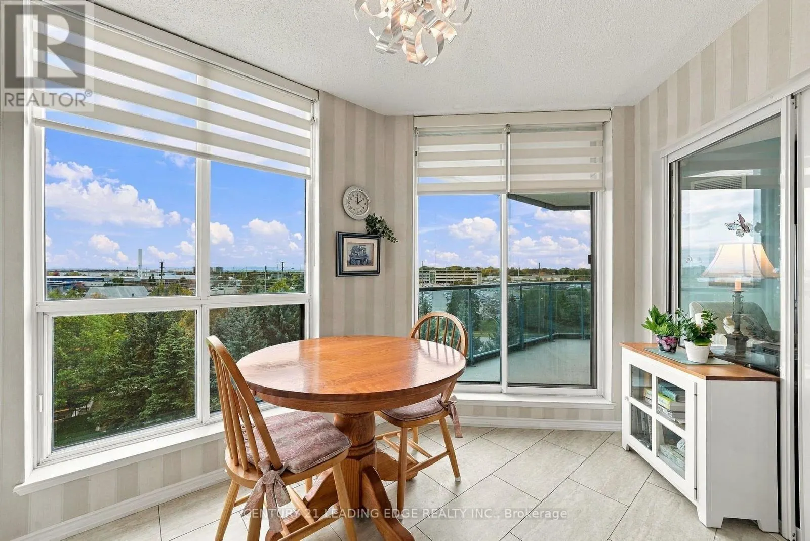 611 - 360 WATSON STREET W