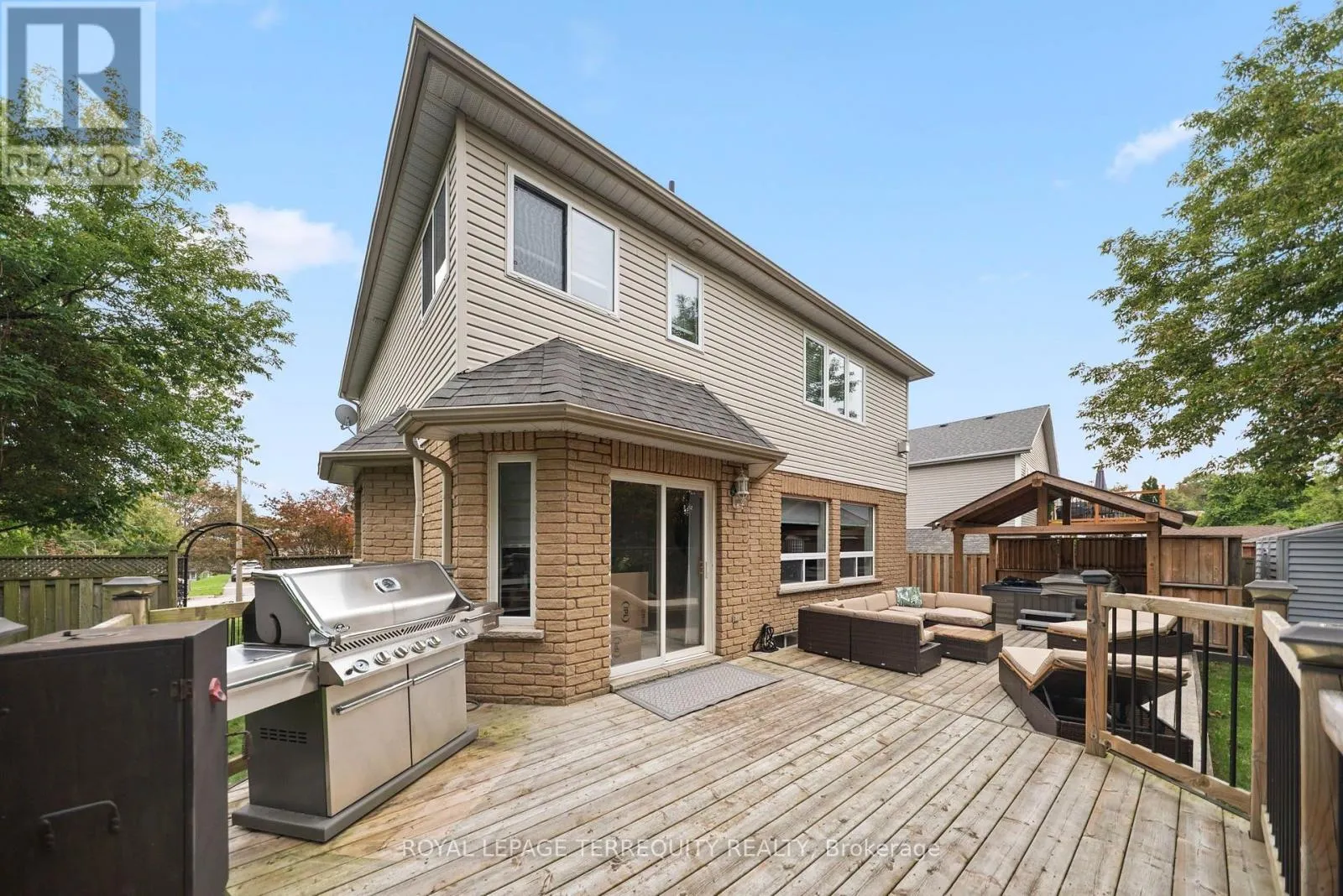 611 CAPILANO CRESCENT