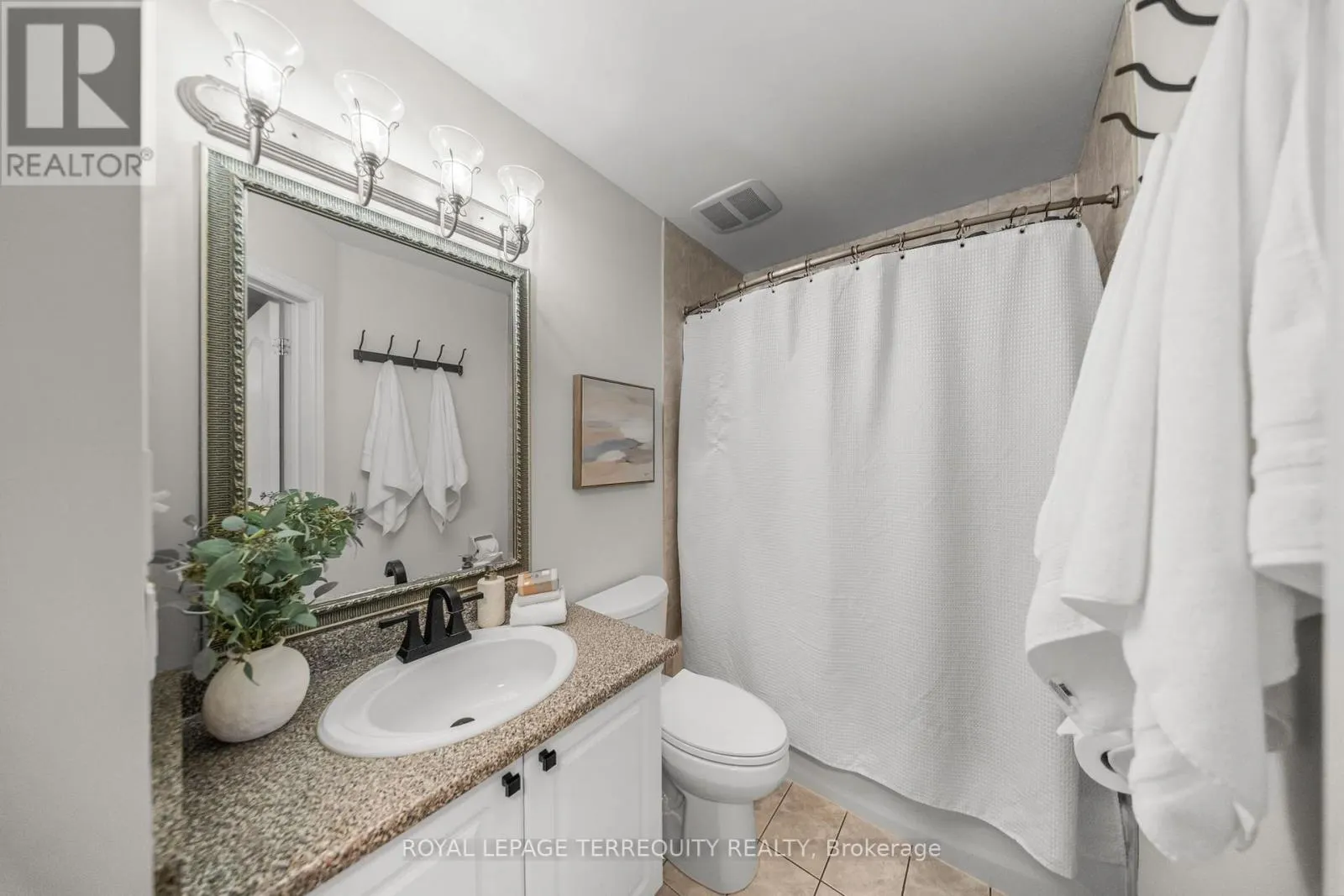 611 CAPILANO CRESCENT