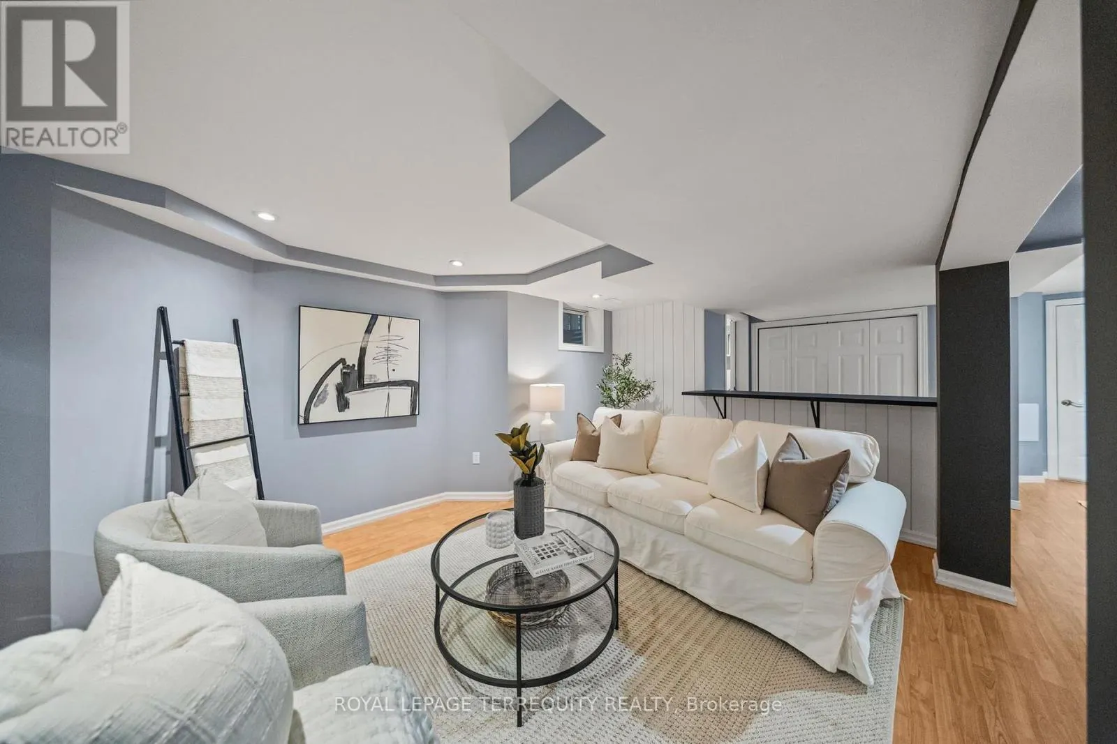 611 CAPILANO CRESCENT